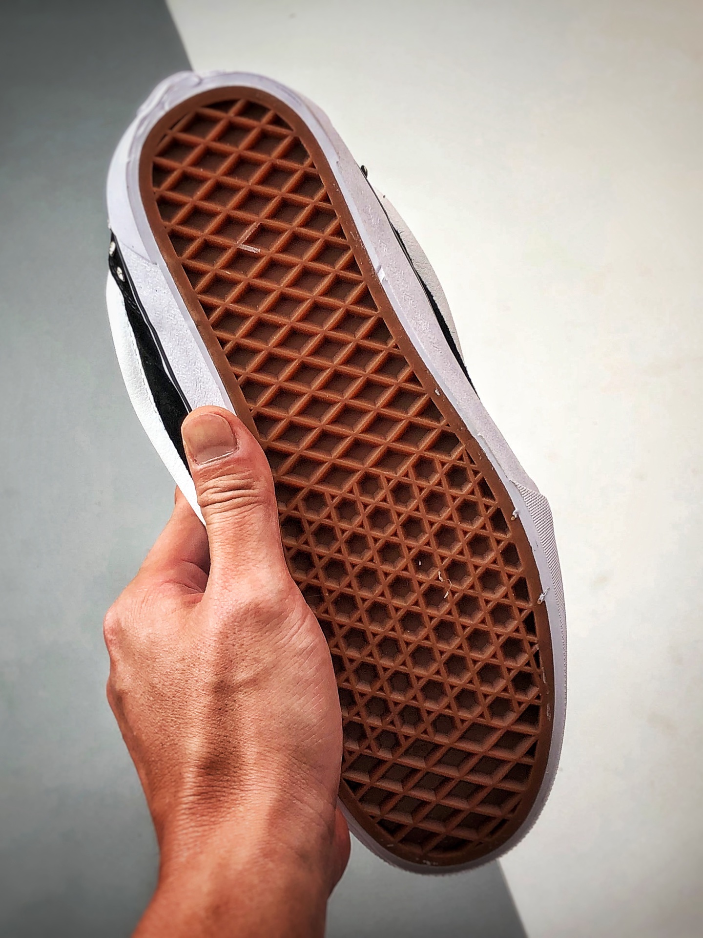 Vans Knu Skool 碎钻铆钉黑白 新款 复古休闲胖胖面包鞋 VN000D75Y28 Vans Knu Skool 碎钻铆钉黑白 新款 复古休闲胖胖面包鞋 VN000D75Y28