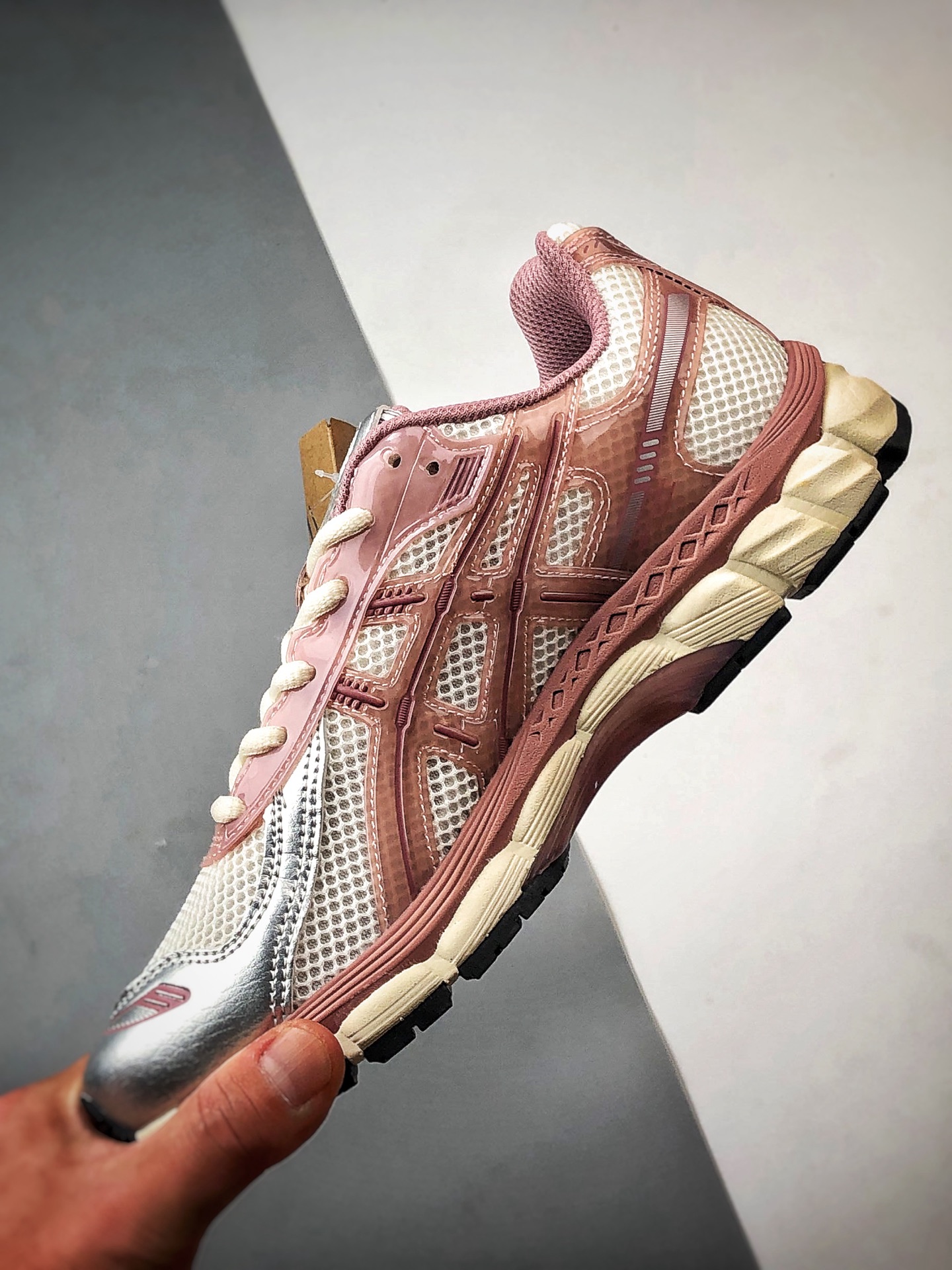 KITH x Asics Gel-Kayano 12.1 粉色 亚瑟士联名百搭休闲运动慢跑鞋 1203B144-101 KITH x Asics Gel-Kayano 12.1 粉色 亚瑟士联名百搭休闲运动慢跑鞋 1203B144-101