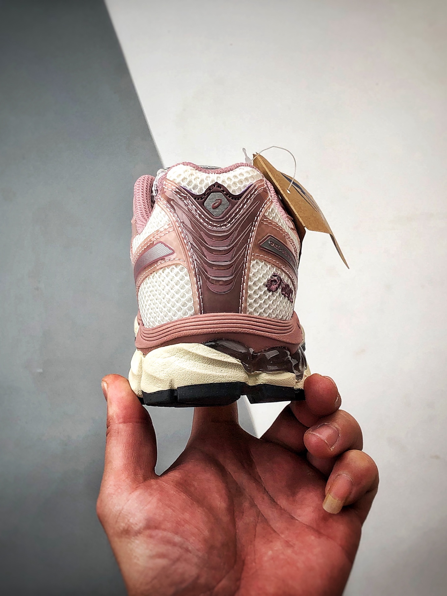 KITH x Asics Gel-Kayano 12.1 粉色 亚瑟士联名百搭休闲运动慢跑鞋 1203B144-101 KITH x Asics Gel-Kayano 12.1 粉色 亚瑟士联名百搭休闲运动慢跑鞋 1203B144-101