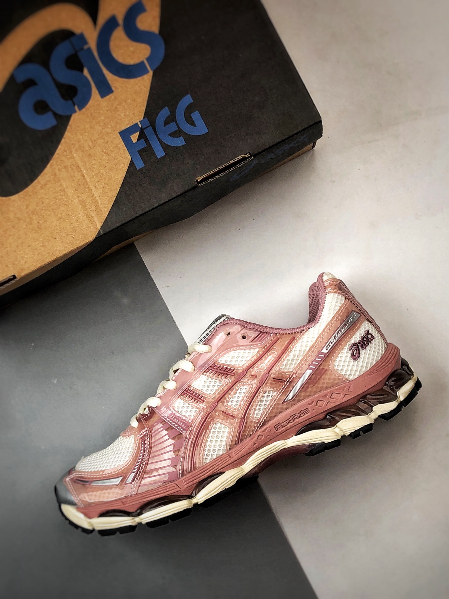 KITH x Asics Gel-Kayano 12.1 粉色 亚瑟士联名百搭休闲运动慢跑鞋 1203B144-101 KITH x Asics Gel-Kayano 12.1 粉色 亚瑟士联名百搭休闲运动慢跑鞋 1203B144-101