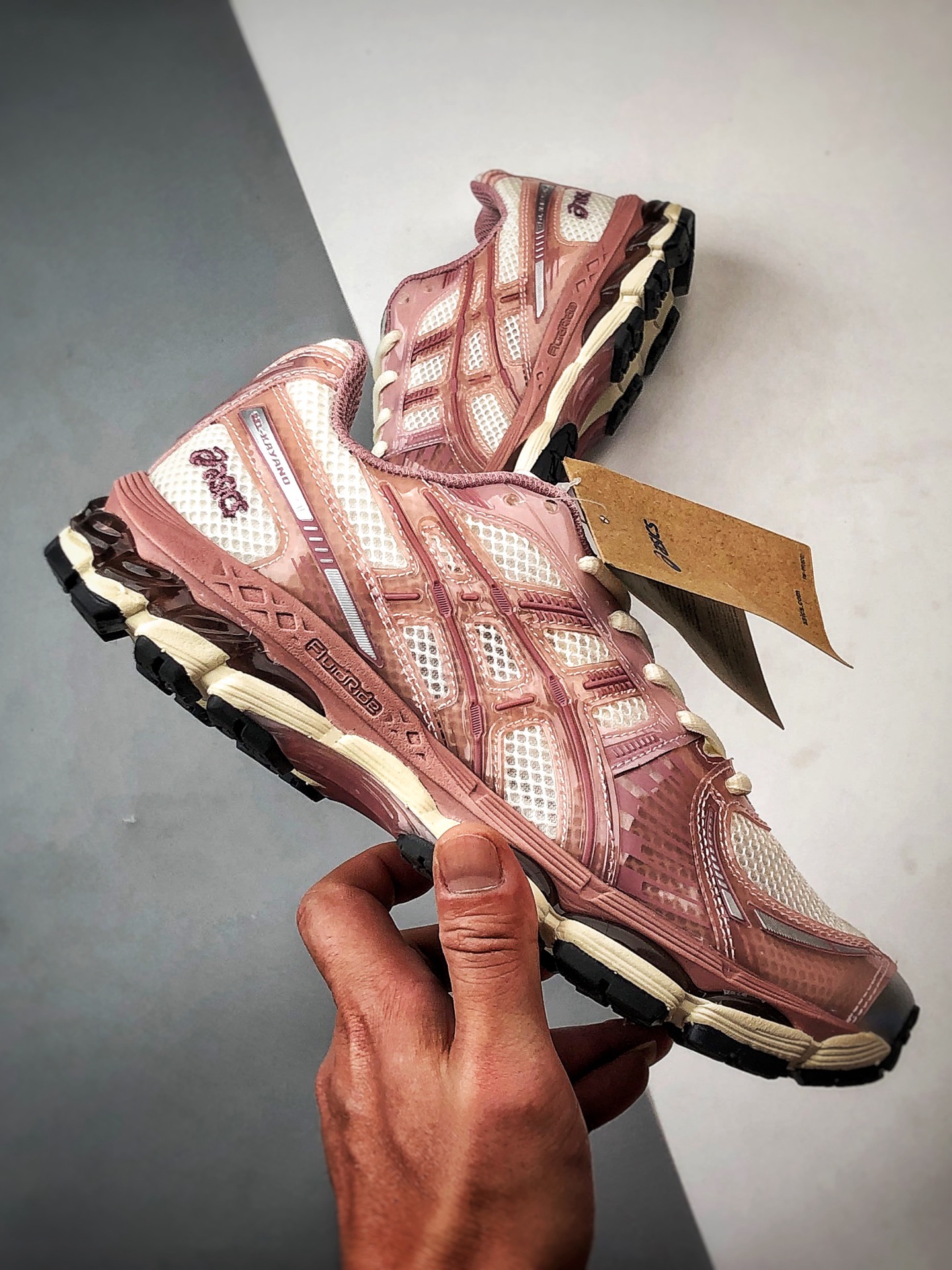 KITH x Asics Gel-Kayano 12.1 粉色 亚瑟士联名百搭休闲运动慢跑鞋 1203B144-101 KITH x Asics Gel-Kayano 12.1 粉色 亚瑟士联名百搭休闲运动慢跑鞋 1203B144-101