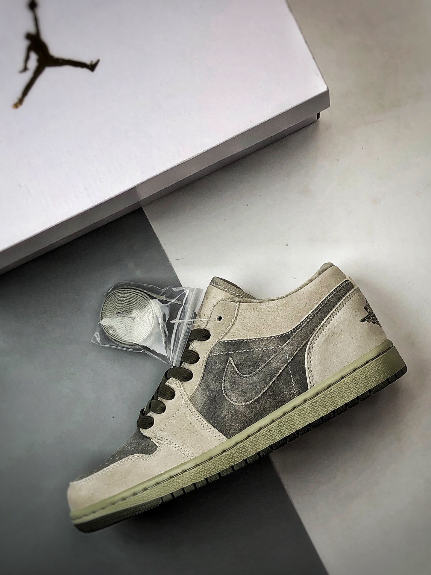 Air Jordan 1 Low 灰绿麂皮 IR7327-304-Top High Quatity Cheap Sneakers Fashion Clothing Clothes Bags handbags Shoes of all Brand wholesale With The best Quality And Beautiful Price from China Factory Chinese suppliers wholesaler seller Air Jordan 1 Low 灰绿麂皮 IR7327-304