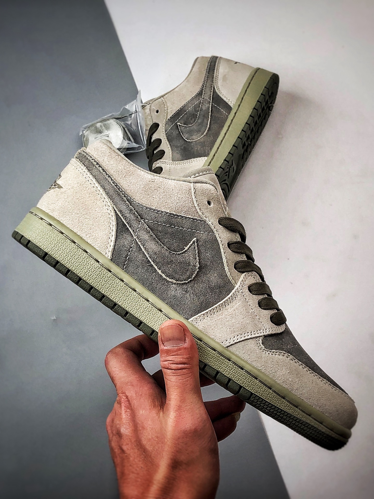 Air Jordan 1 Low 灰绿麂皮 IR7327-304-Top High Quatity Cheap Sneakers Fashion Clothing Clothes Bags handbags Shoes of all Brand wholesale With The best Quality And Beautiful Price from China Factory Chinese suppliers wholesaler seller Air Jordan 1 Low 灰绿麂皮 IR7327-304
