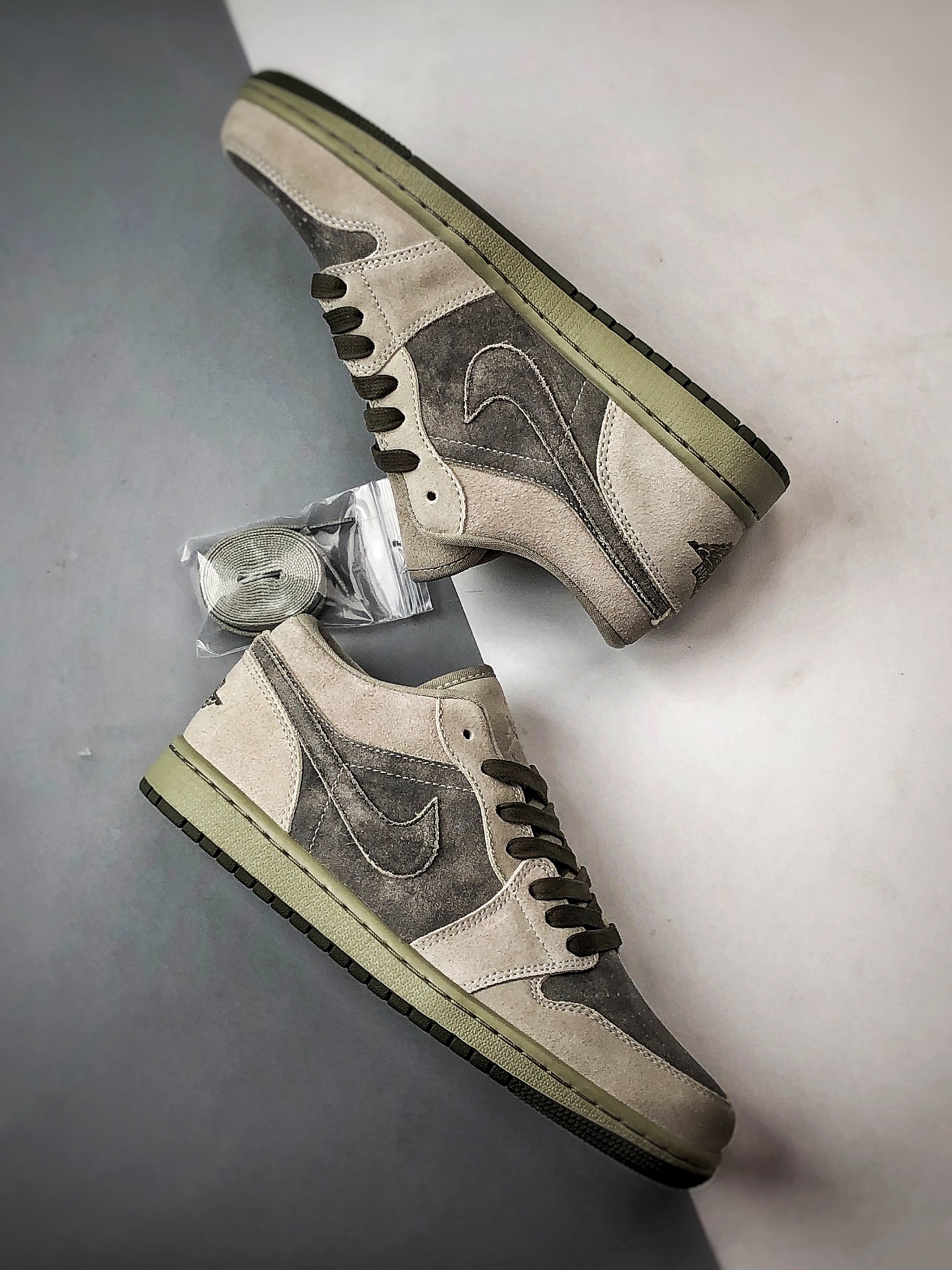 Air Jordan 1 Low 灰绿麂皮 IR7327-304-Top High Quatity Cheap Sneakers Fashion Clothing Clothes Bags handbags Shoes of all Brand wholesale With The best Quality And Beautiful Price from China Factory Chinese suppliers wholesaler seller Air Jordan 1 Low 灰绿麂皮 IR7327-304