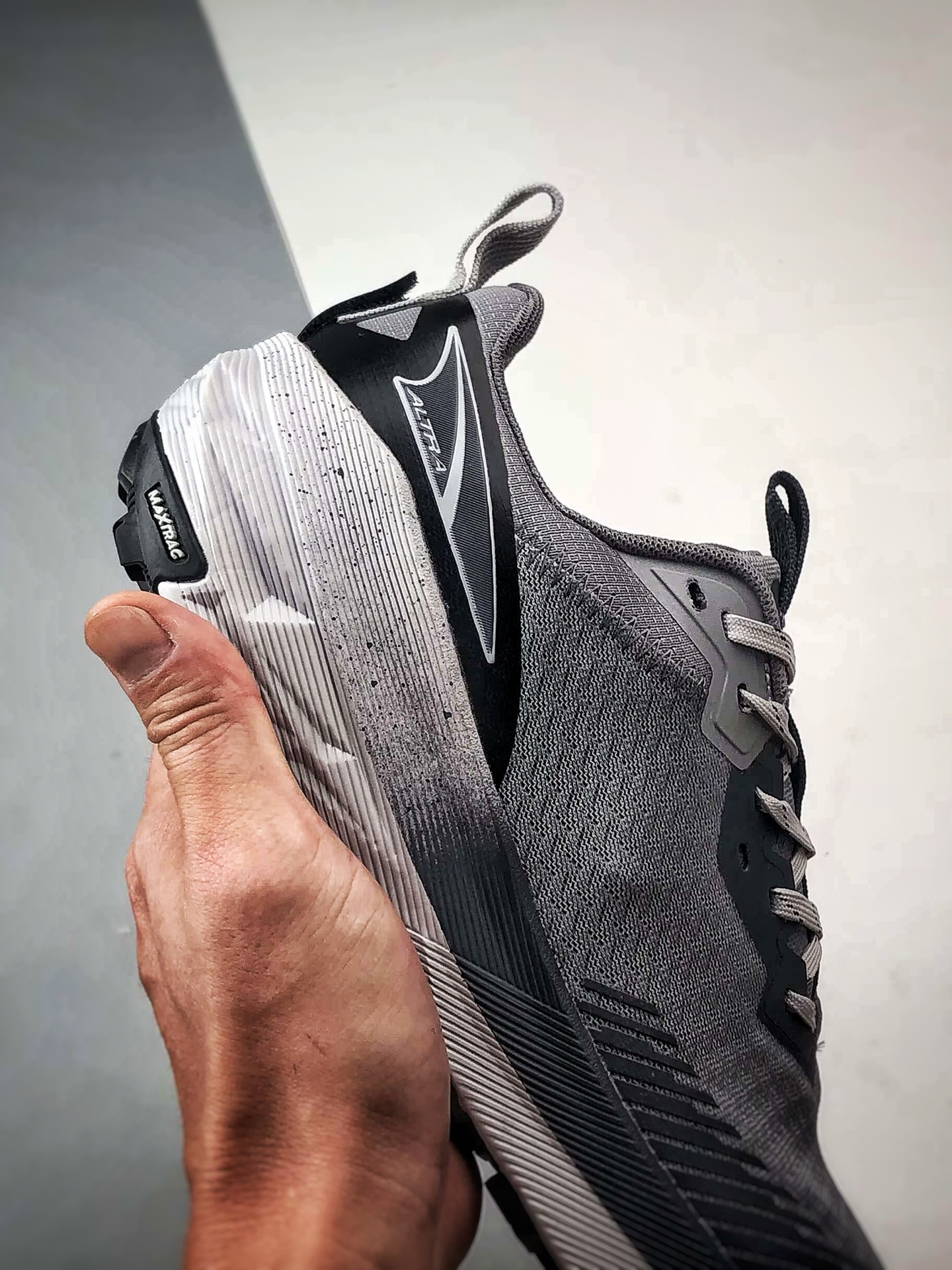 Altra Experience Wild 2 灰色 二代轻量舒适透气全能越野跑步鞋-Top High Quatity Cheap Sneakers Fashion Clothing Clothes Bags handbags Shoes of all Brand wholesale With The best Quality And Beautiful Price from China Factory Chinese suppliers wholesaler seller Altra Experience Wild 2 灰色 二代轻量舒适透气全能越野跑步鞋