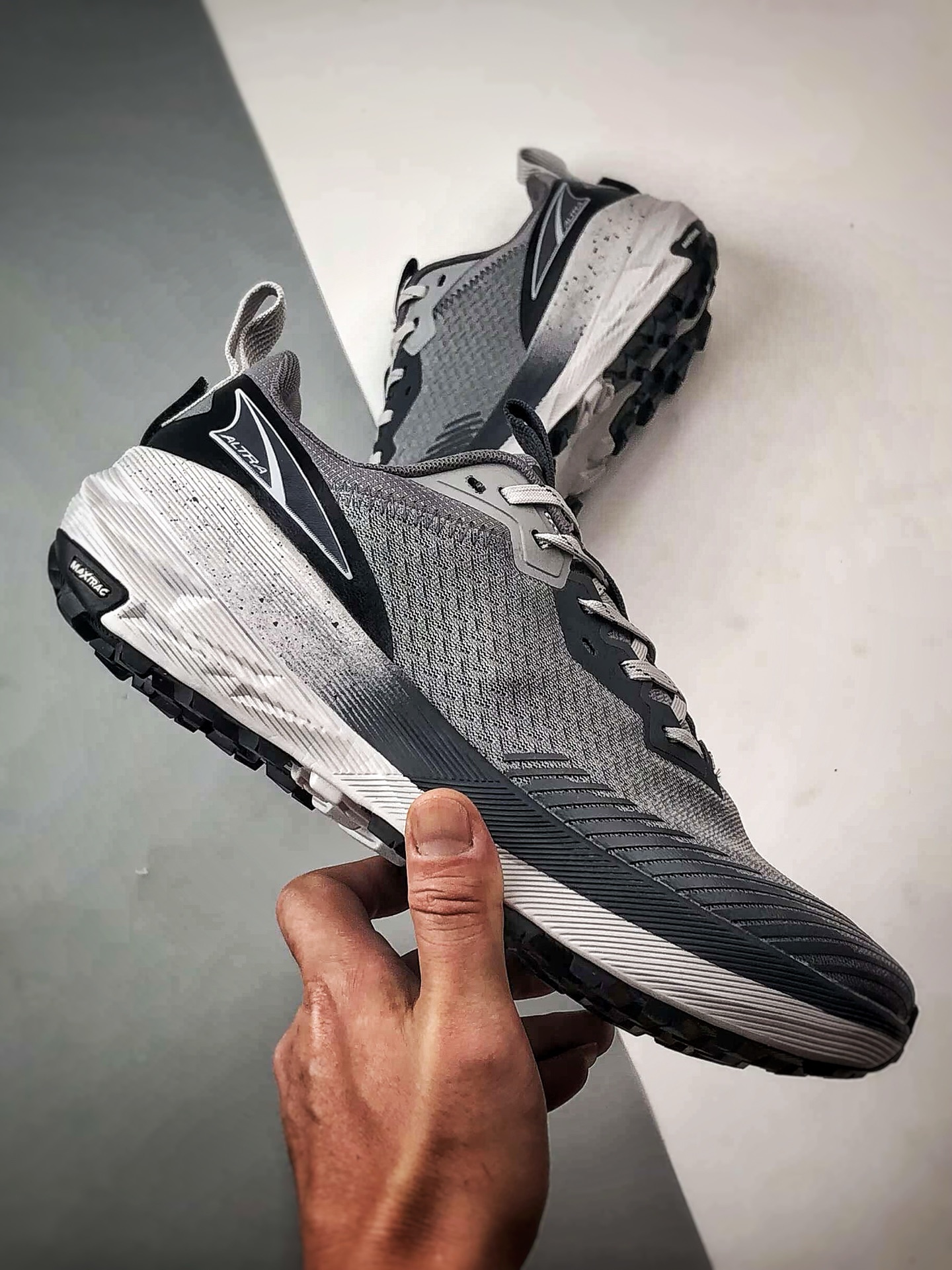 Altra Experience Wild 2 灰色 二代轻量舒适透气全能越野跑步鞋-Top High Quatity Cheap Sneakers Fashion Clothing Clothes Bags handbags Shoes of all Brand wholesale With The best Quality And Beautiful Price from China Factory Chinese suppliers wholesaler seller Altra Experience Wild 2 灰色 二代轻量舒适透气全能越野跑步鞋