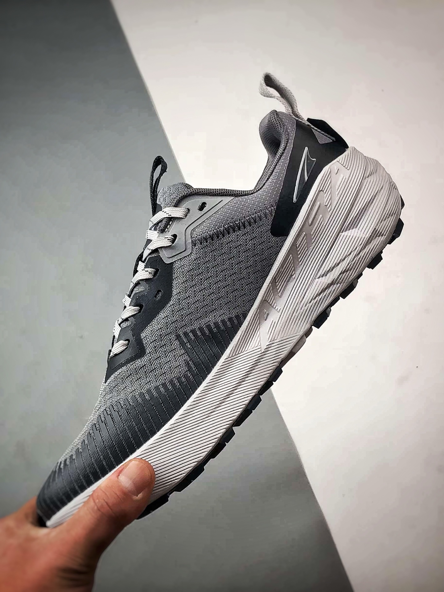Altra Experience Wild 2 灰色 二代轻量舒适透气全能越野跑步鞋-Top High Quatity Cheap Sneakers Fashion Clothing Clothes Bags handbags Shoes of all Brand wholesale With The best Quality And Beautiful Price from China Factory Chinese suppliers wholesaler seller Altra Experience Wild 2 灰色 二代轻量舒适透气全能越野跑步鞋