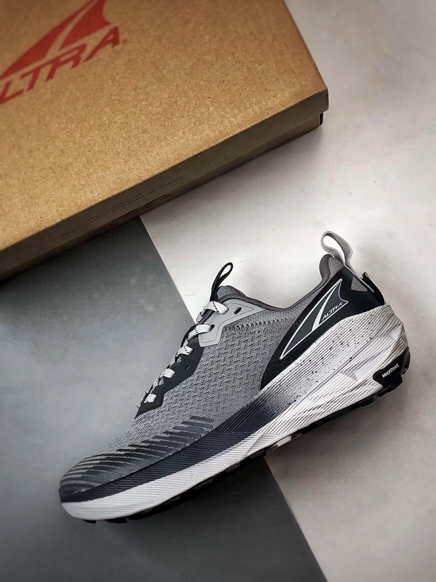 Altra Experience Wild 2 灰色 二代轻量舒适透气全能越野跑步鞋-Top High Quatity Cheap Sneakers Fashion Clothing Clothes Bags handbags Shoes of all Brand wholesale With The best Quality And Beautiful Price from China Factory Chinese suppliers wholesaler seller Altra Experience Wild 2 灰色 二代轻量舒适透气全能越野跑步鞋