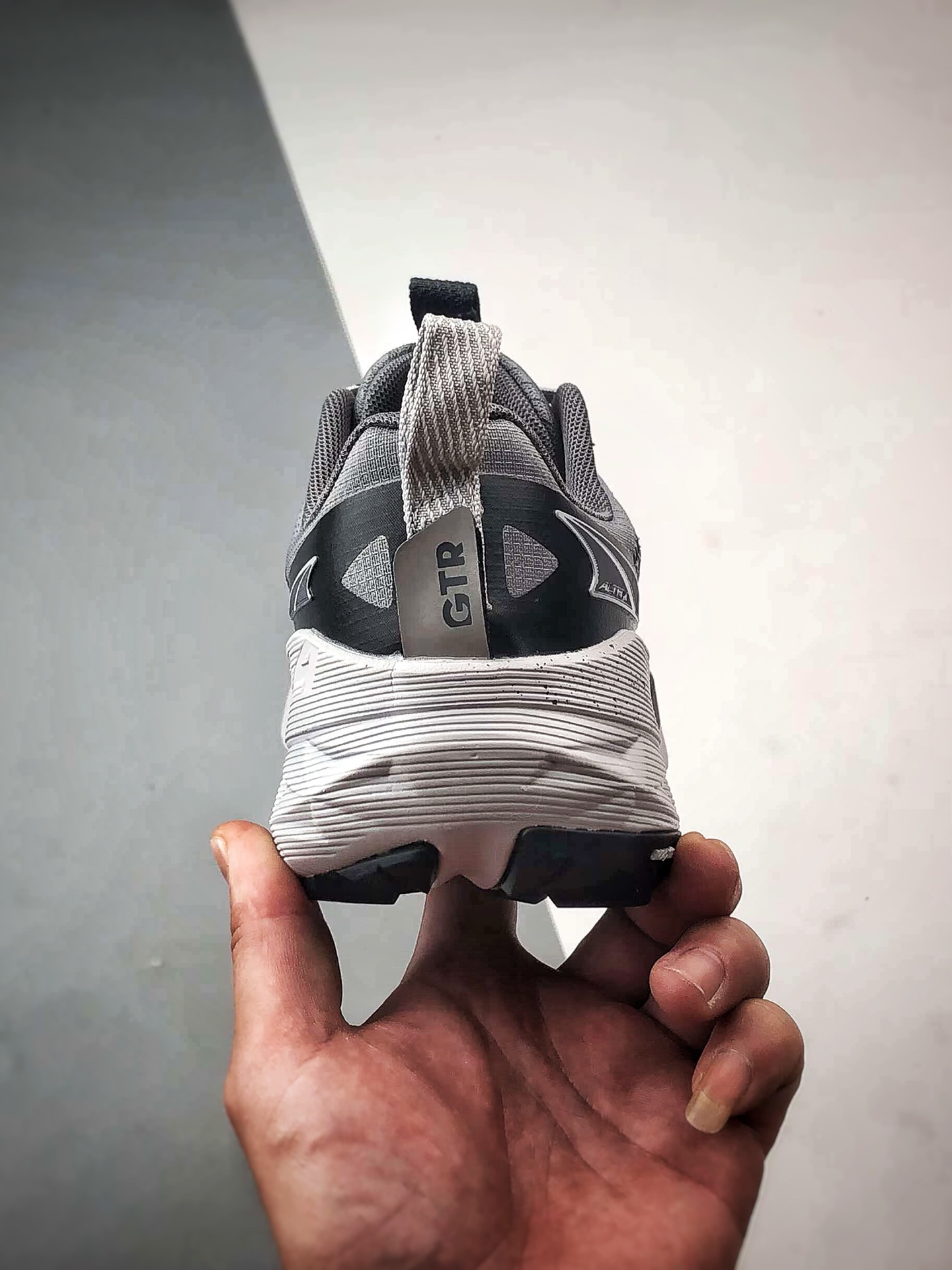 Altra Experience Wild 2 灰色 二代轻量舒适透气全能越野跑步鞋-Top High Quatity Cheap Sneakers Fashion Clothing Clothes Bags handbags Shoes of all Brand wholesale With The best Quality And Beautiful Price from China Factory Chinese suppliers wholesaler seller Altra Experience Wild 2 灰色 二代轻量舒适透气全能越野跑步鞋
