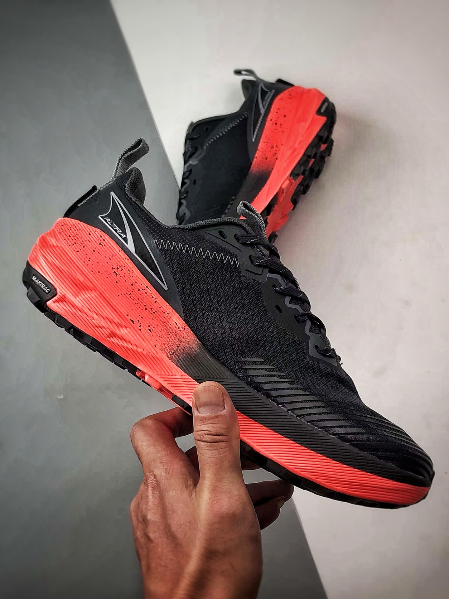Altra Experience Wild 2 黑红 二代轻量舒适透气全能越野跑步鞋-Top High Quatity Cheap Sneakers Fashion Clothing Clothes Bags handbags Shoes of all Brand wholesale With The best Quality And Beautiful Price from China Factory Chinese suppliers wholesaler seller Altra Experience Wild 2 黑红 二代轻量舒适透气全能越野跑步鞋