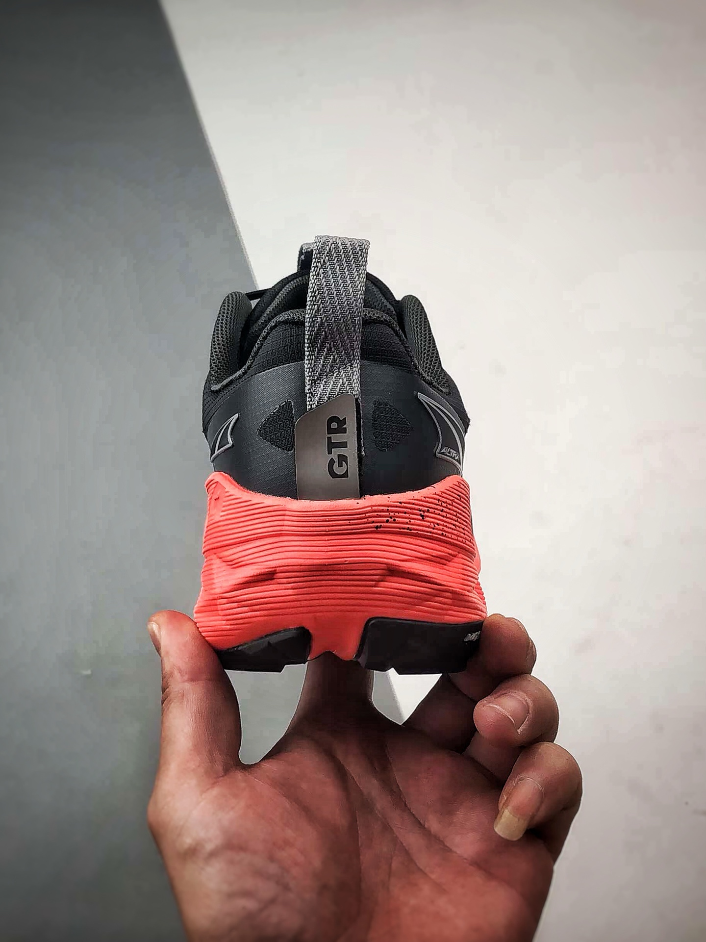 Altra Experience Wild 2 黑红 二代轻量舒适透气全能越野跑步鞋-Top High Quatity Cheap Sneakers Fashion Clothing Clothes Bags handbags Shoes of all Brand wholesale With The best Quality And Beautiful Price from China Factory Chinese suppliers wholesaler seller Altra Experience Wild 2 黑红 二代轻量舒适透气全能越野跑步鞋