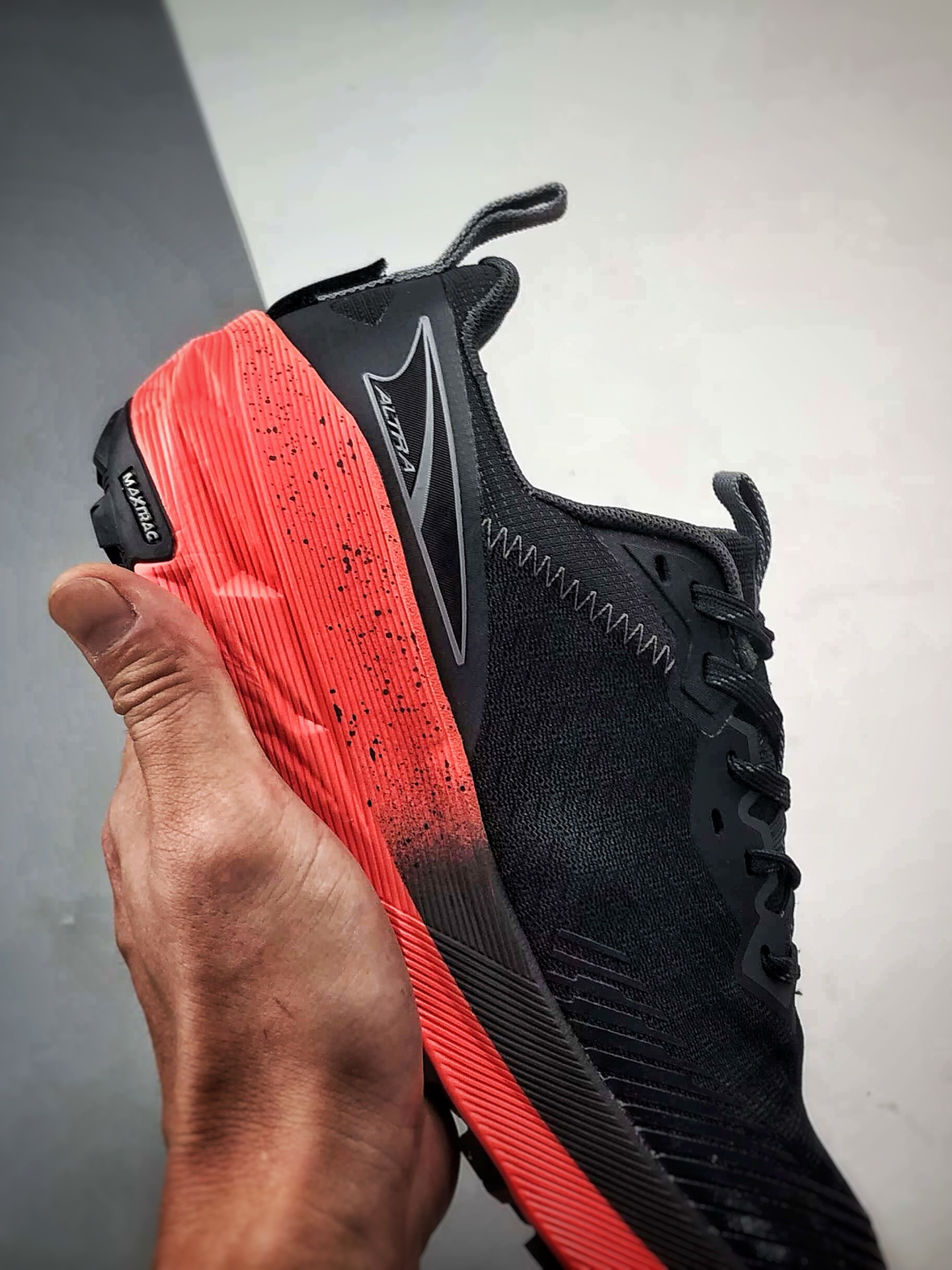 Altra Experience Wild 2 黑红 二代轻量舒适透气全能越野跑步鞋-Top High Quatity Cheap Sneakers Fashion Clothing Clothes Bags handbags Shoes of all Brand wholesale With The best Quality And Beautiful Price from China Factory Chinese suppliers wholesaler seller Altra Experience Wild 2 黑红 二代轻量舒适透气全能越野跑步鞋