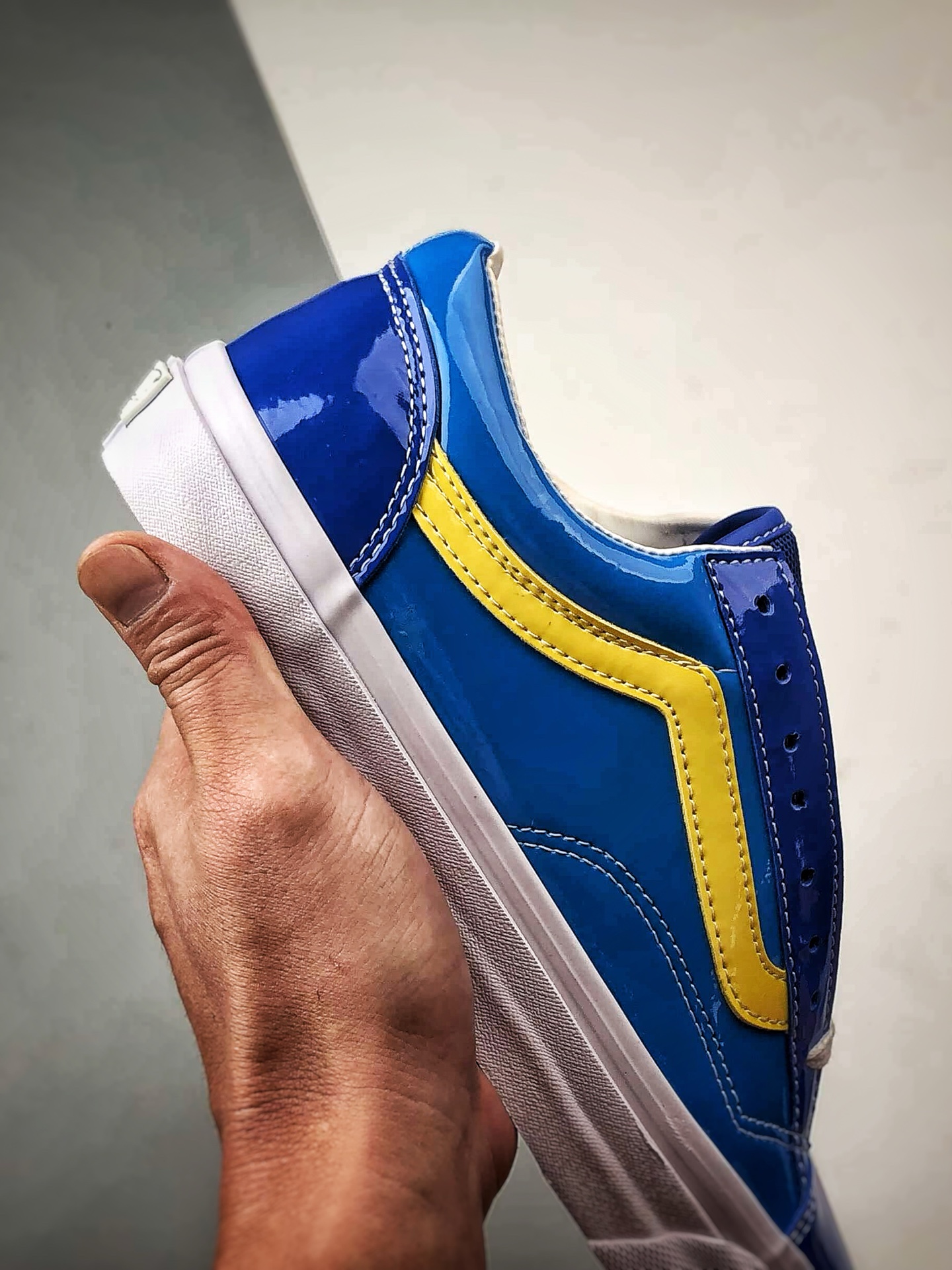 Vans Premium Old Skool 36 漆皮蓝黄 万斯 环保经典简约休闲板鞋 Vans Premium Old Skool 36 漆皮蓝黄 万斯 环保经典简约休闲板鞋