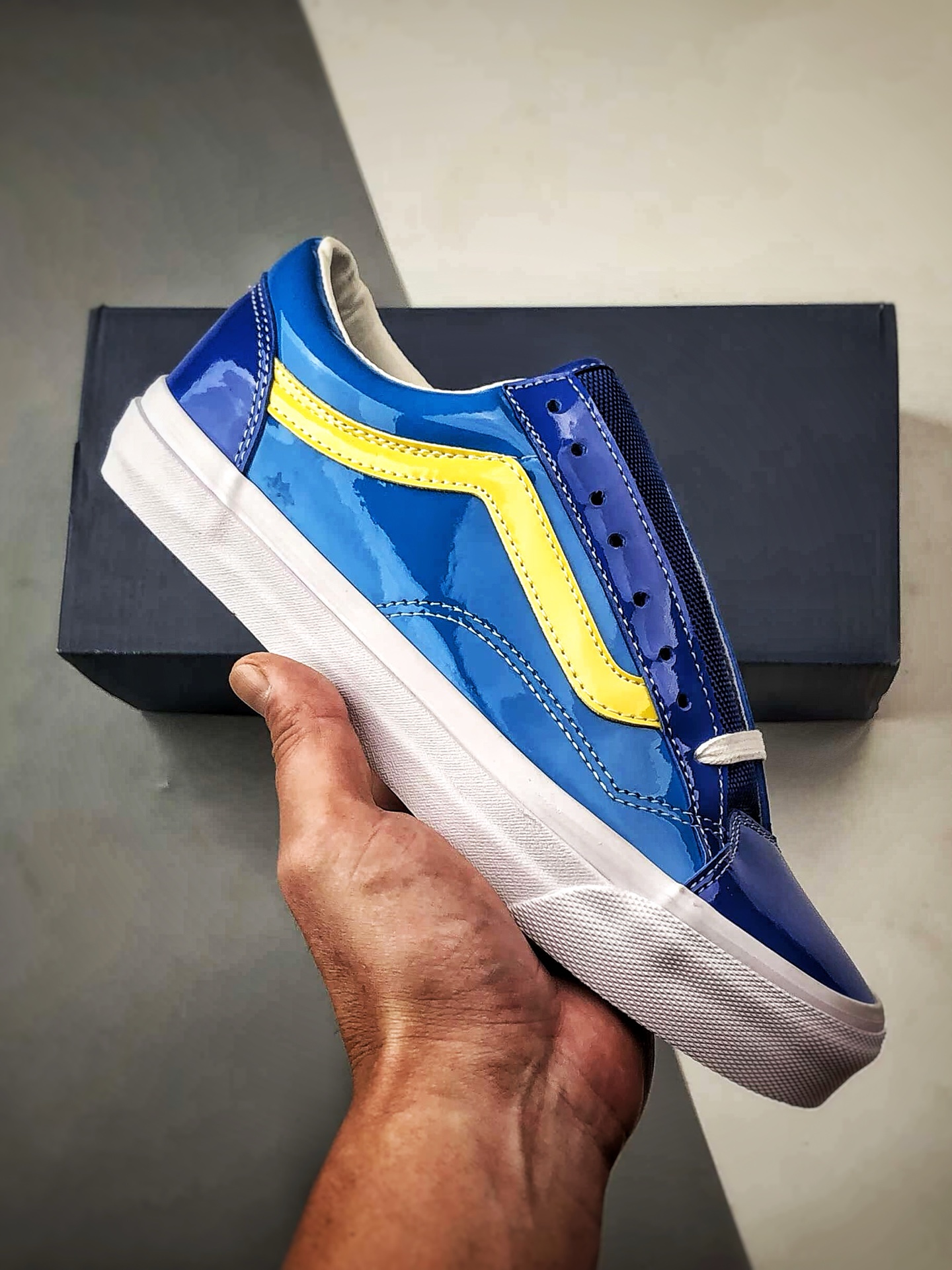 Vans Premium Old Skool 36 漆皮蓝黄 万斯 环保经典简约休闲板鞋 Vans Premium Old Skool 36 漆皮蓝黄 万斯 环保经典简约休闲板鞋