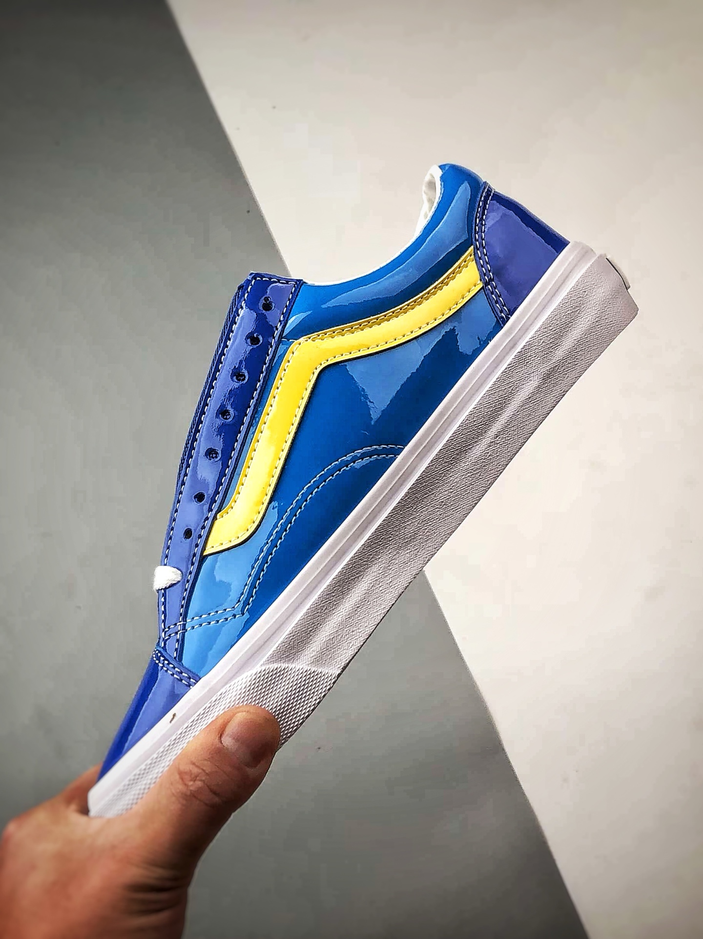 Vans Premium Old Skool 36 漆皮蓝黄 万斯 环保经典简约休闲板鞋 Vans Premium Old Skool 36 漆皮蓝黄 万斯 环保经典简约休闲板鞋