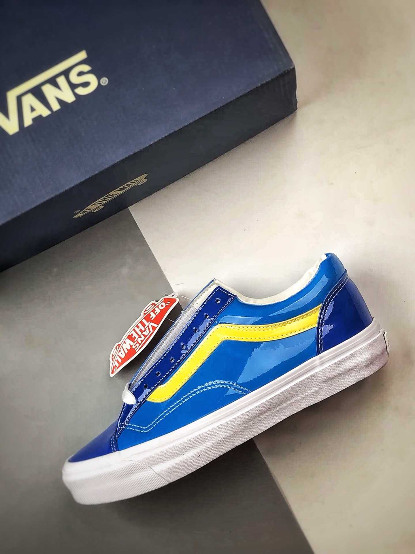 Vans Premium Old Skool 36 漆皮蓝黄 万斯 环保经典简约休闲板鞋 Vans Premium Old Skool 36 漆皮蓝黄 万斯 环保经典简约休闲板鞋