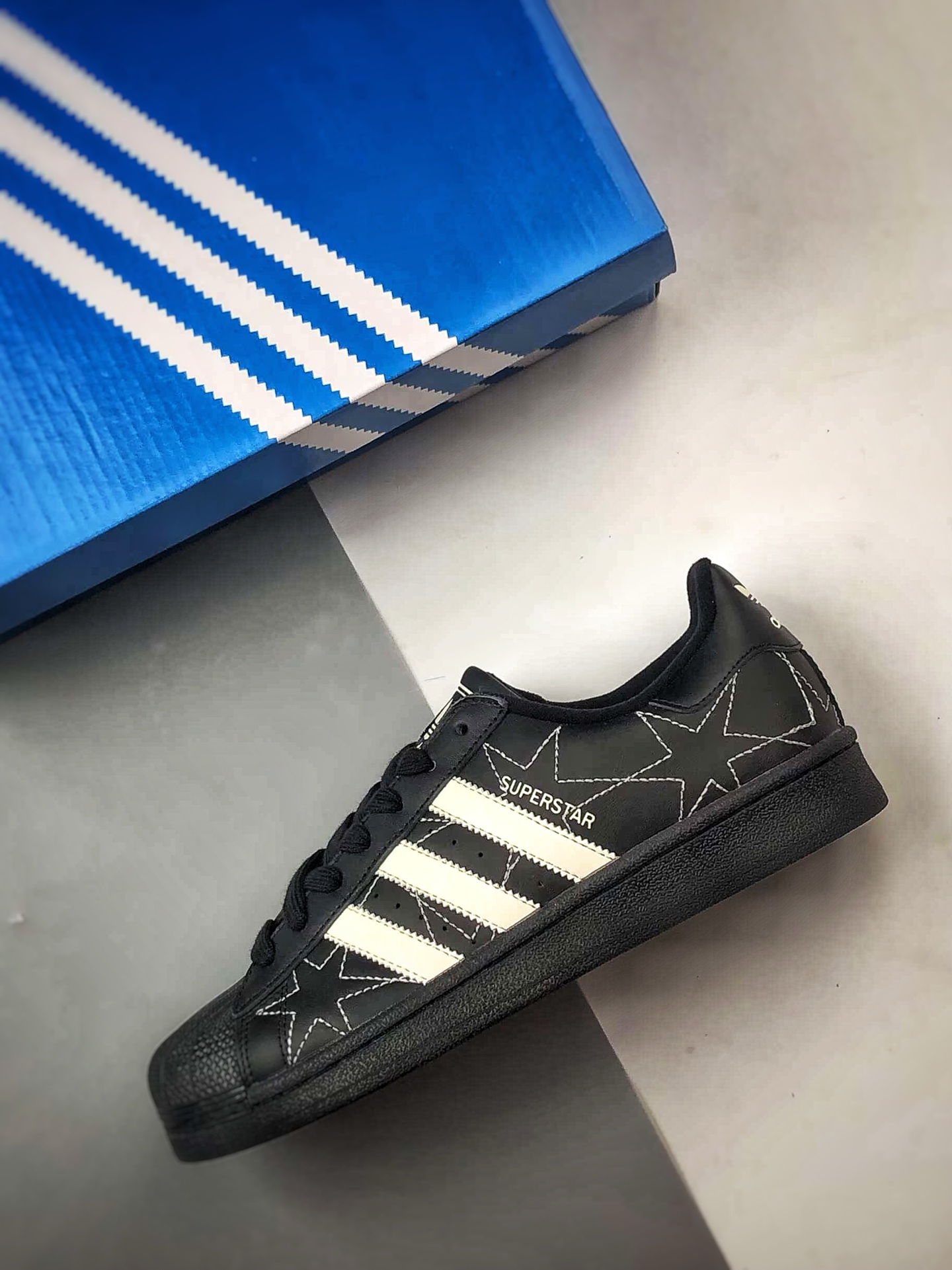 AD Originals Superstar 2 星星纹黑白色贝壳头 IH4124 AD Originals Superstar 2 星星纹黑白色贝壳头 IH4124