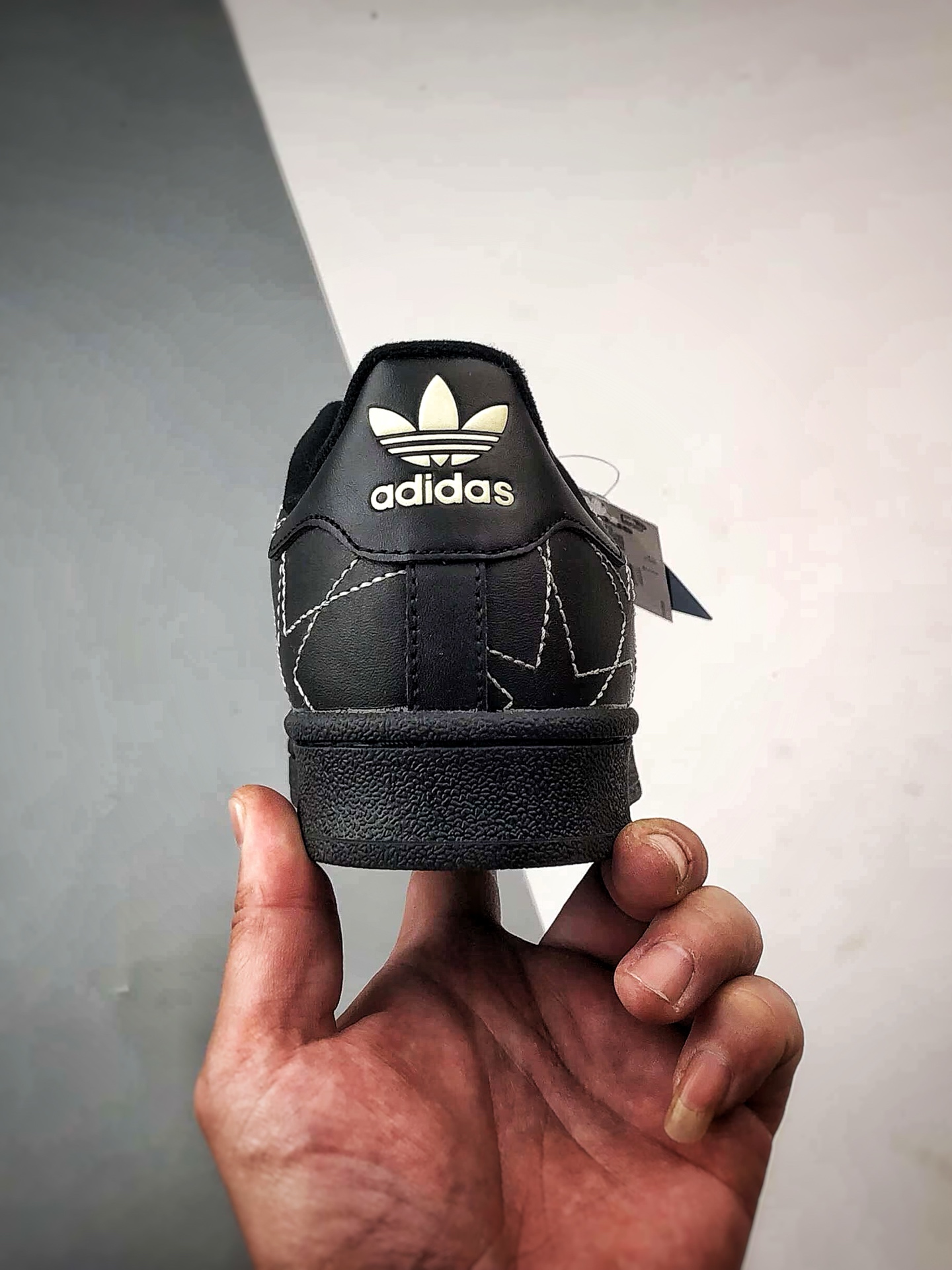AD Originals Superstar 2 星星纹黑白色贝壳头 IH4124 AD Originals Superstar 2 星星纹黑白色贝壳头 IH4124
