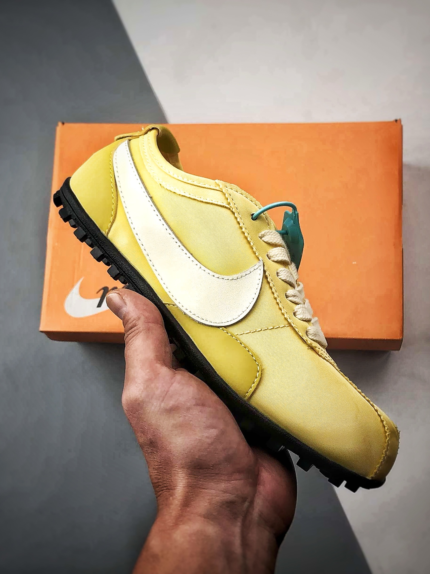 Кроссовки Nike Moon Shoe OG Summit желтые