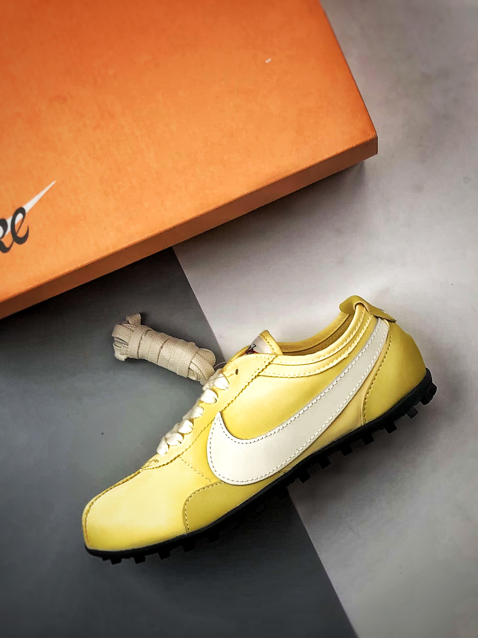 Кроссовки Nike Moon Shoe OG Summit желтые
