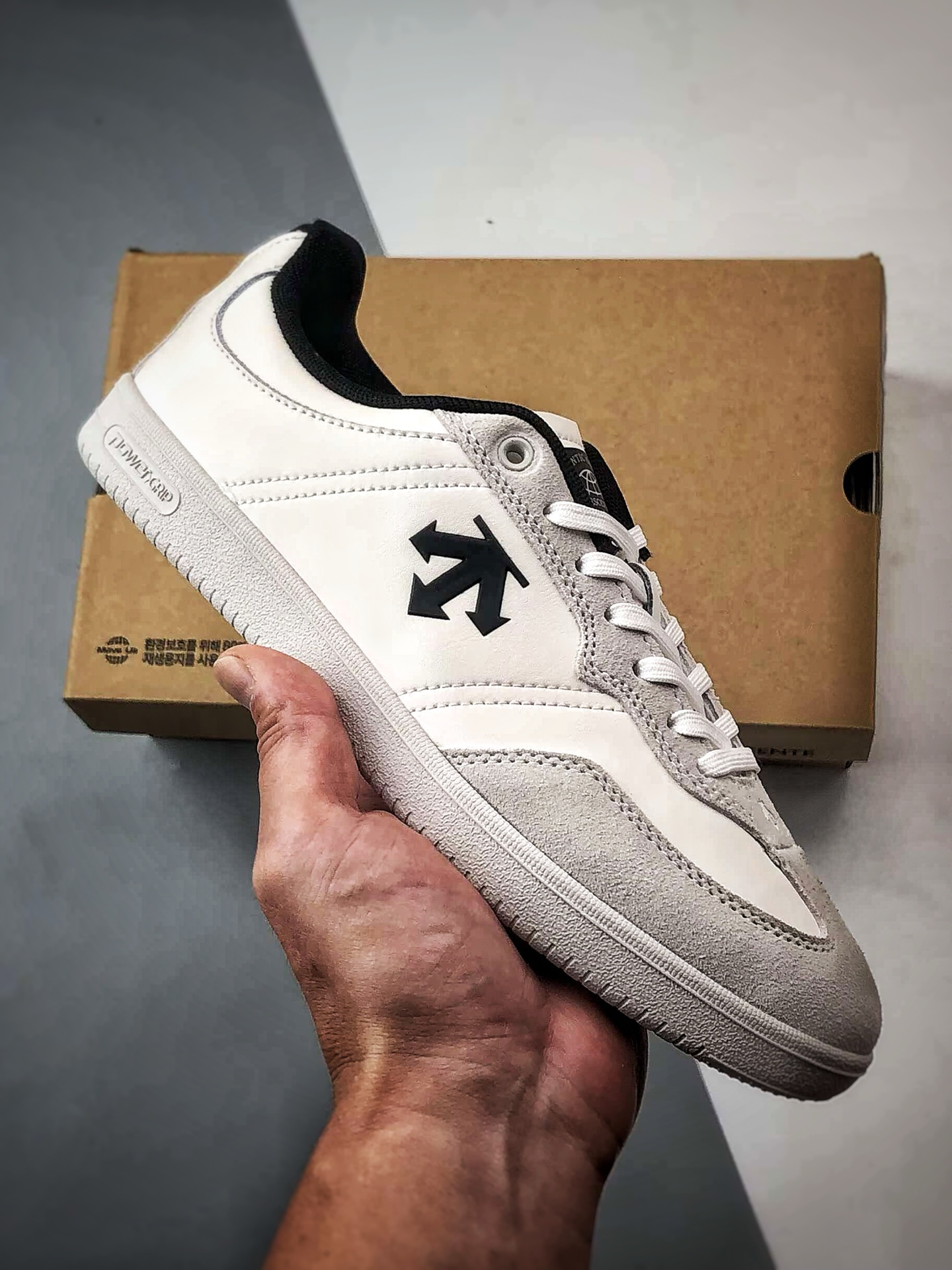 Кроссовки Descente Edge Court мужские