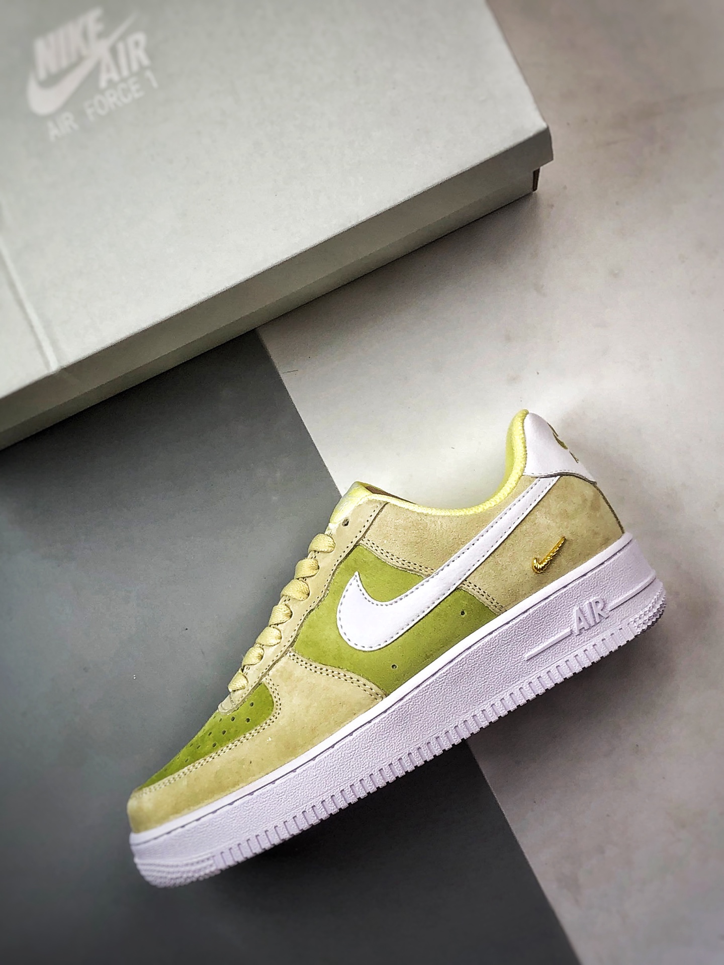 MiniCost Shoe 3