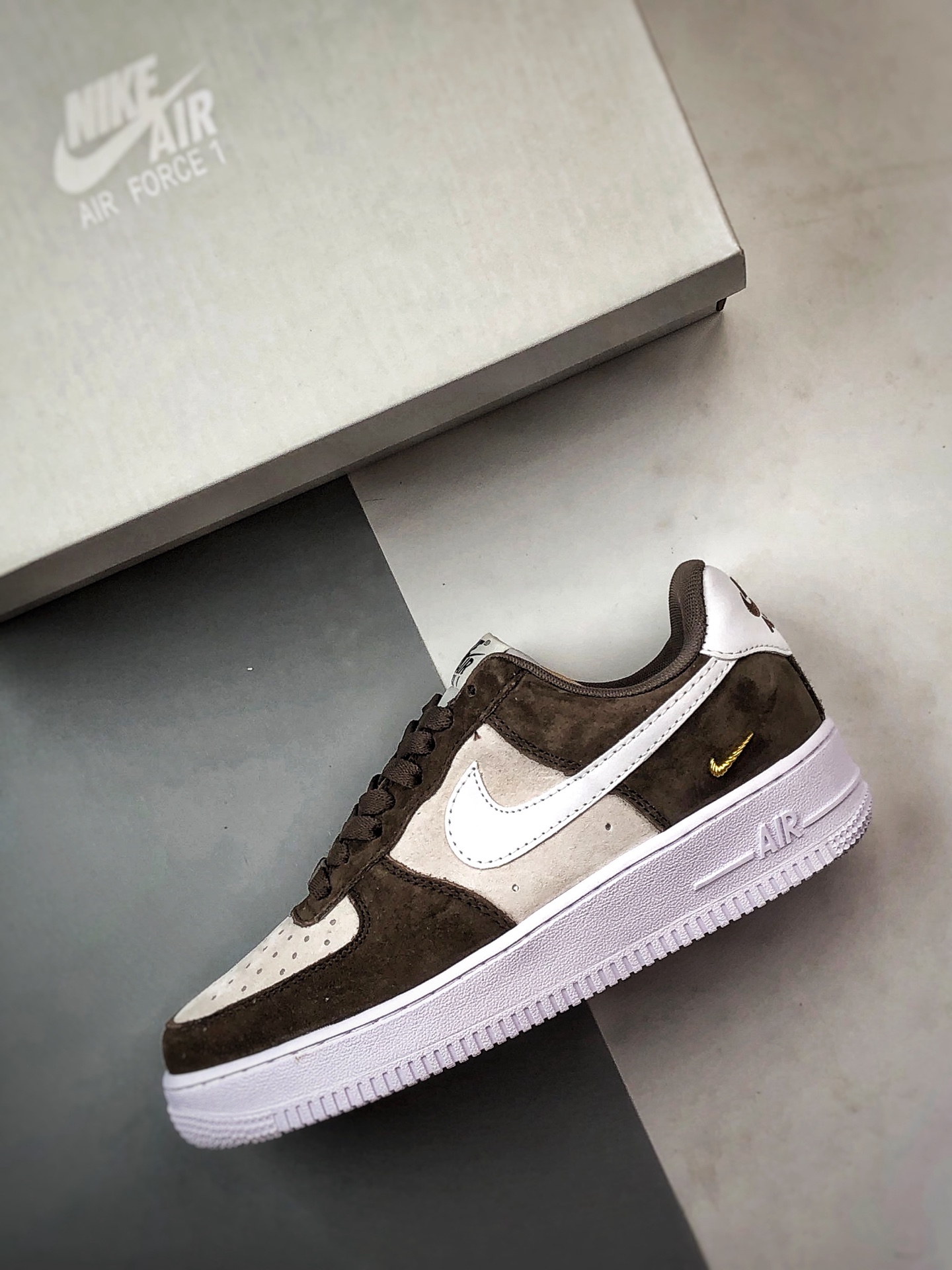 MiniCost Shoe 3