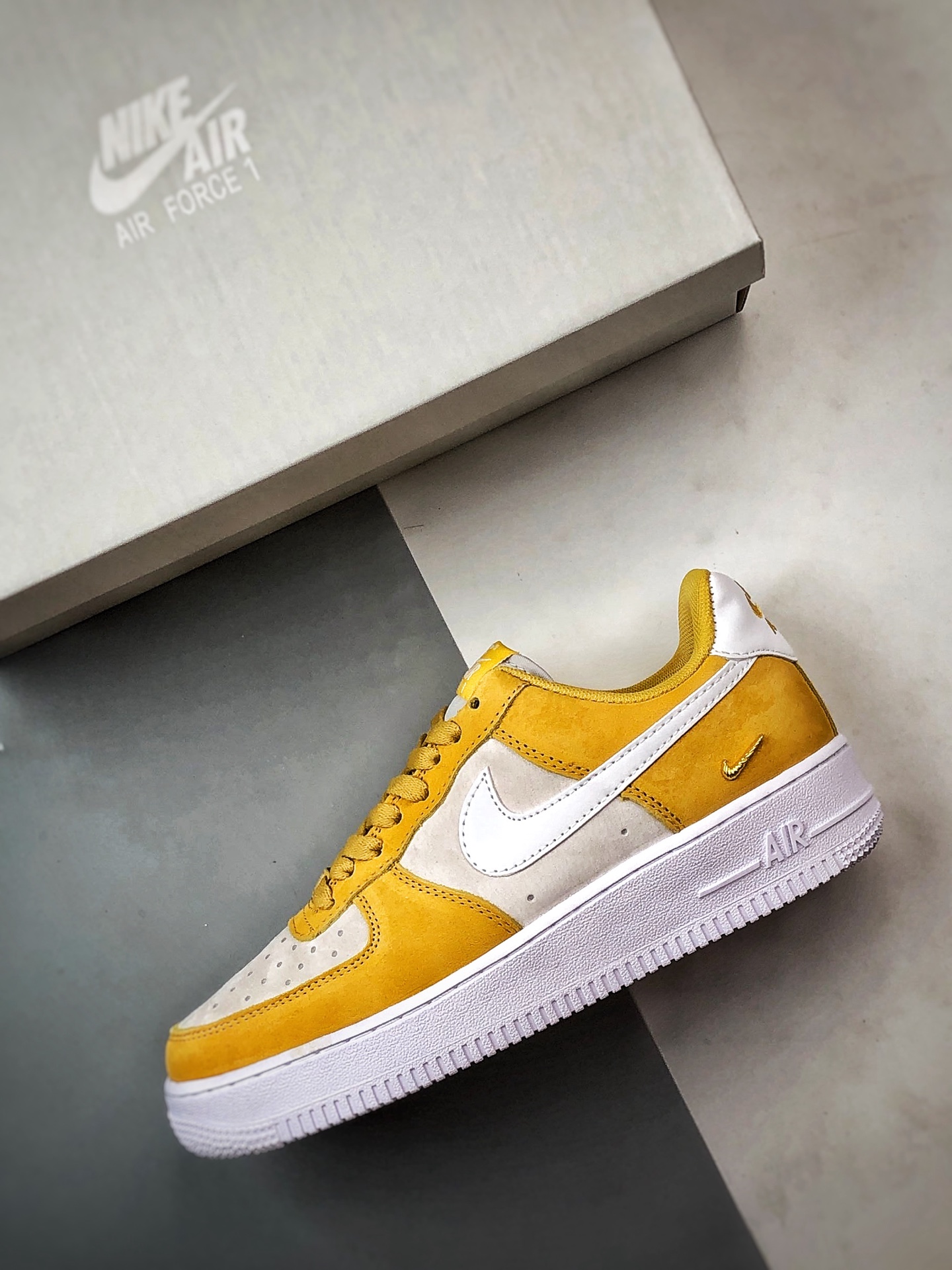 MiniCost Shoe 3