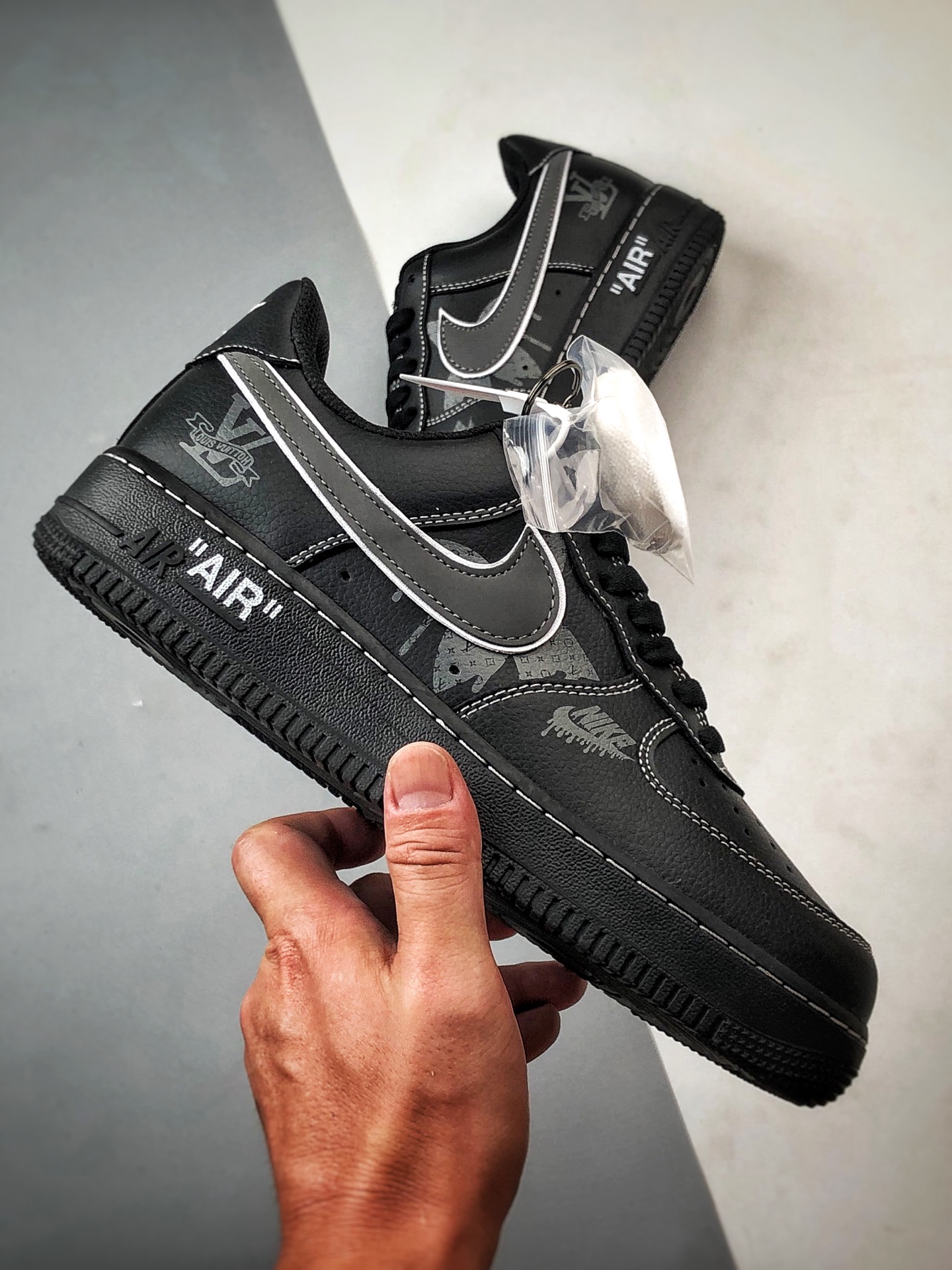 LV x Air Force 1 Low 黑灰反光钩 4