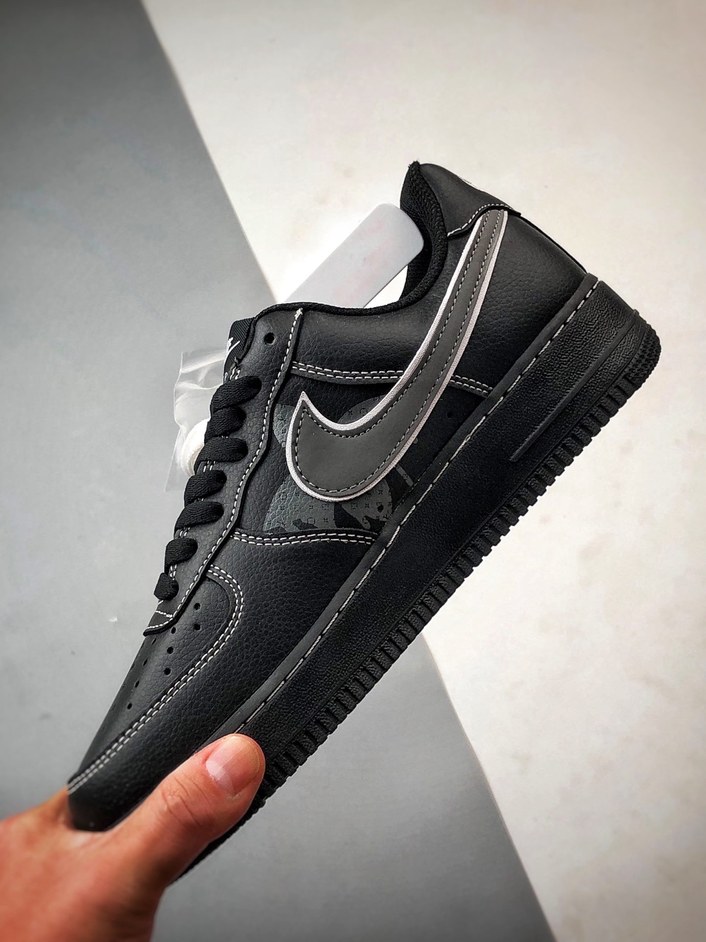 LV x Air Force 1 Low 黑灰反光钩 6