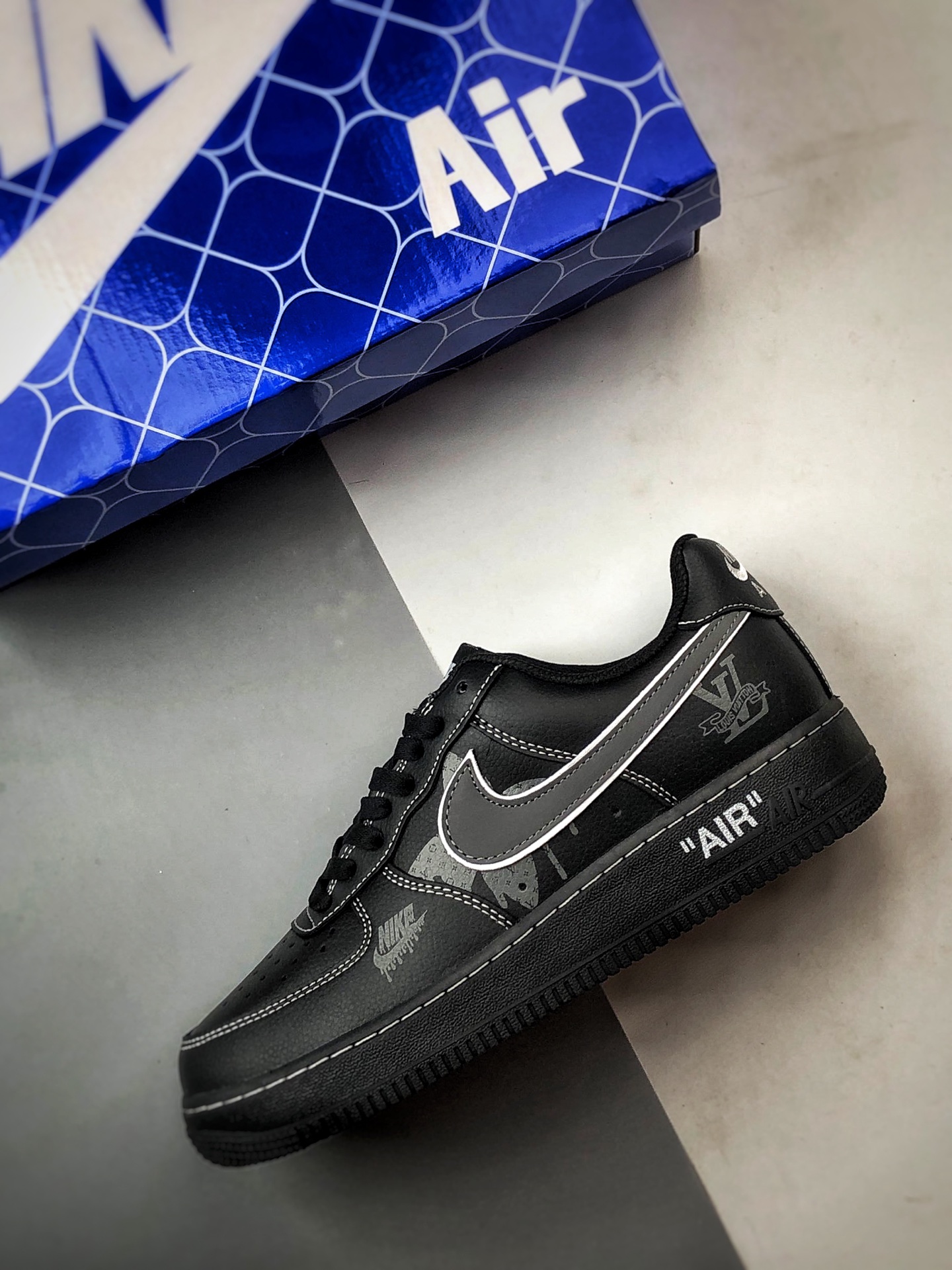 LV x Air Force 1 Low 黑灰反光钩 3