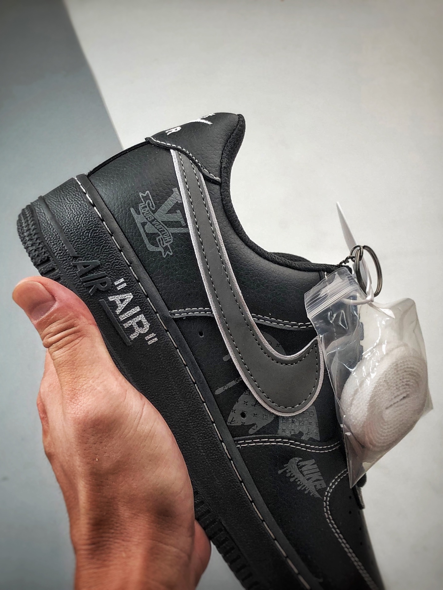 LV x Air Force 1 Low 黑灰反光钩 9