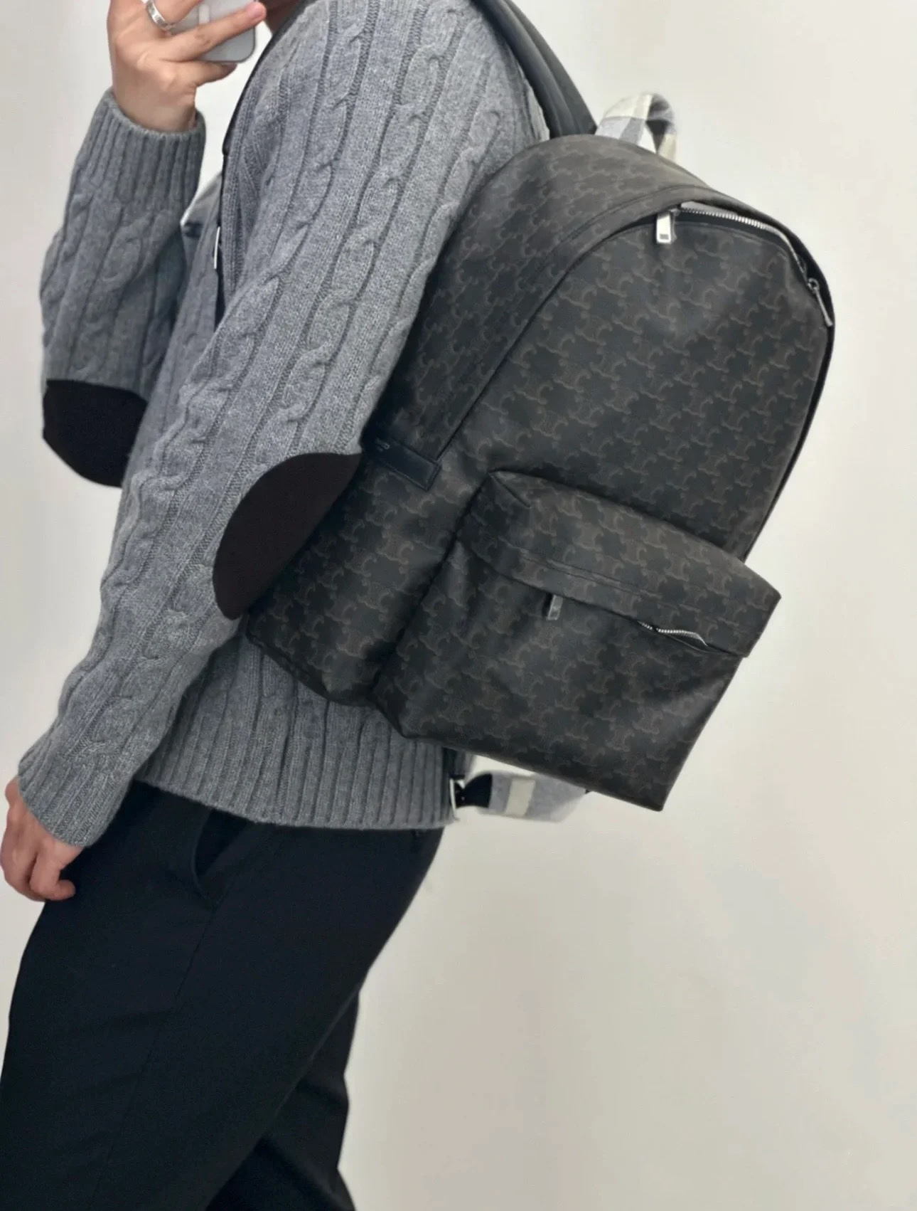 Celine The main compartment can easily accommodate a 15-inch laptop or short-distance travel items. It is equipped with a front zipper pocket to
