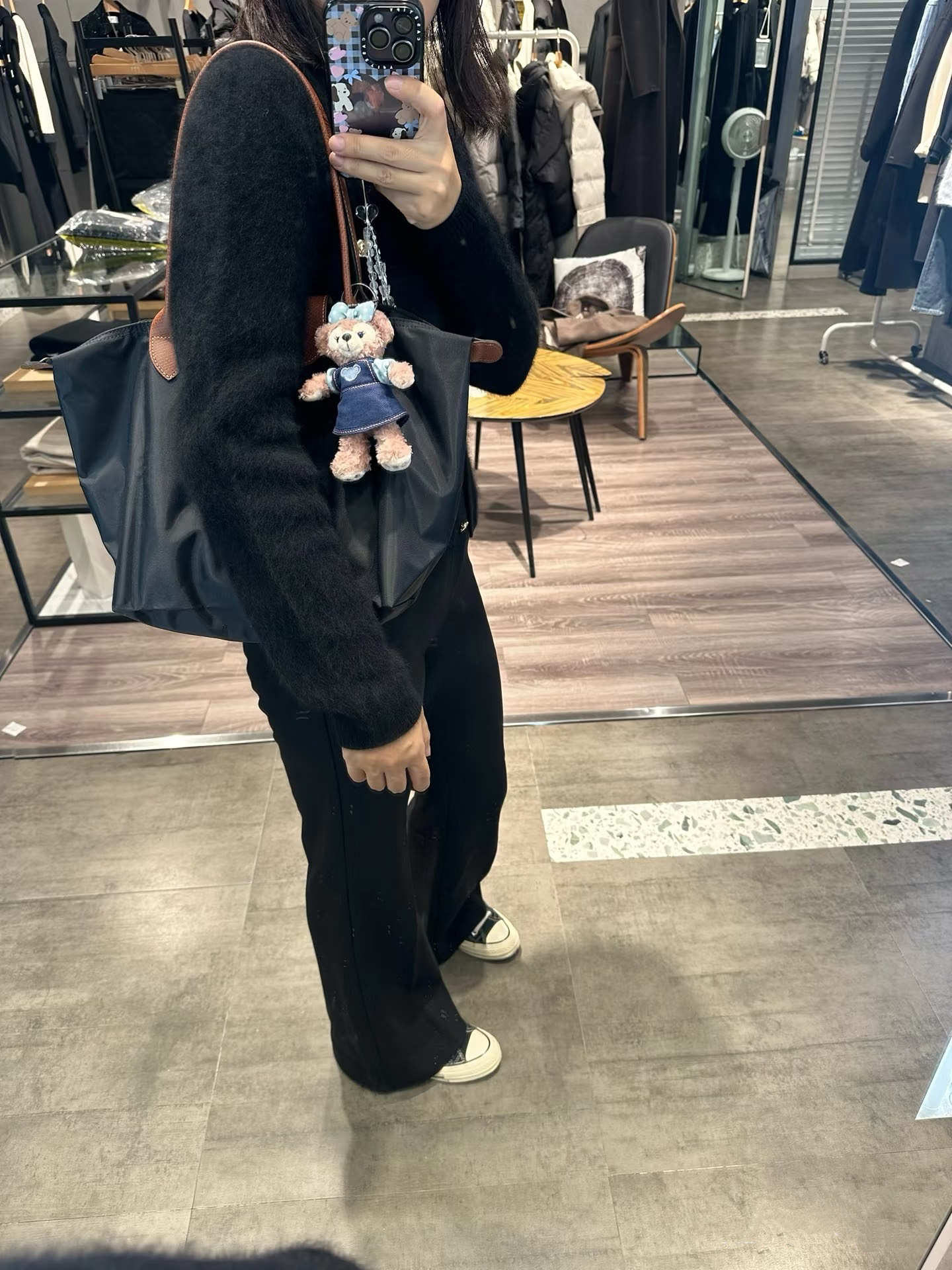 Longchamp For travel/business trips/classes, it can fit a 13-inch laptop