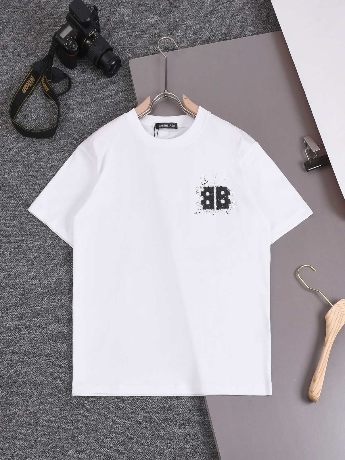 P135.00 lBal Paris Selected 260 grams of custom fabric [Top Quality] Refined Dot Silk Printing + Alphabet Flip Foam Craft Men and Women Same Size S M L XL XXL Five Code Colors Black White