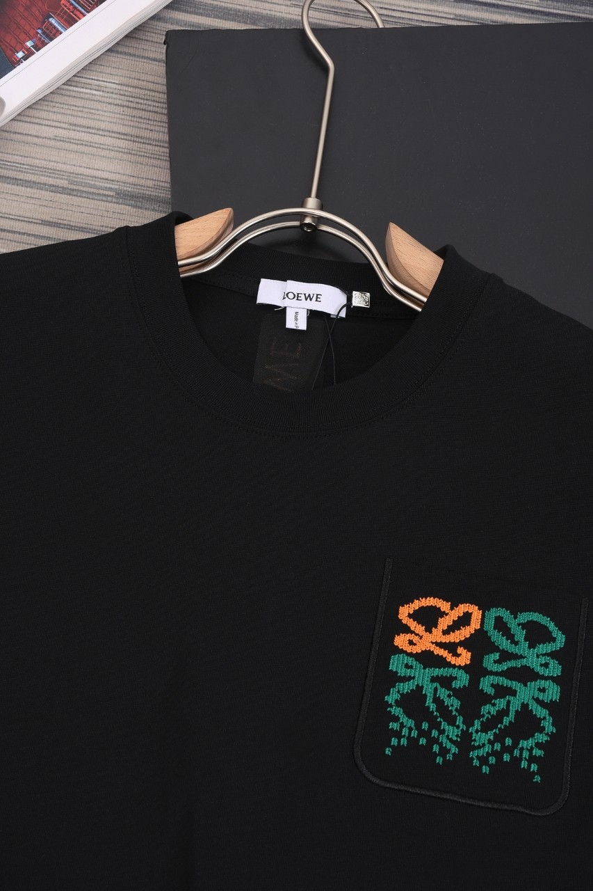 Loewe/罗意威25ss 口袋渐变刺绣短袖T恤-Chinese UA Cheap High Quatity Brand Clothes Bags handbags Sneakers wholesale wholesaler seller from China Factory suppliers Fashion Clothing Shoes best Quality Beautiful Price Loewe/罗意威25ss 口袋渐变刺绣短袖T恤