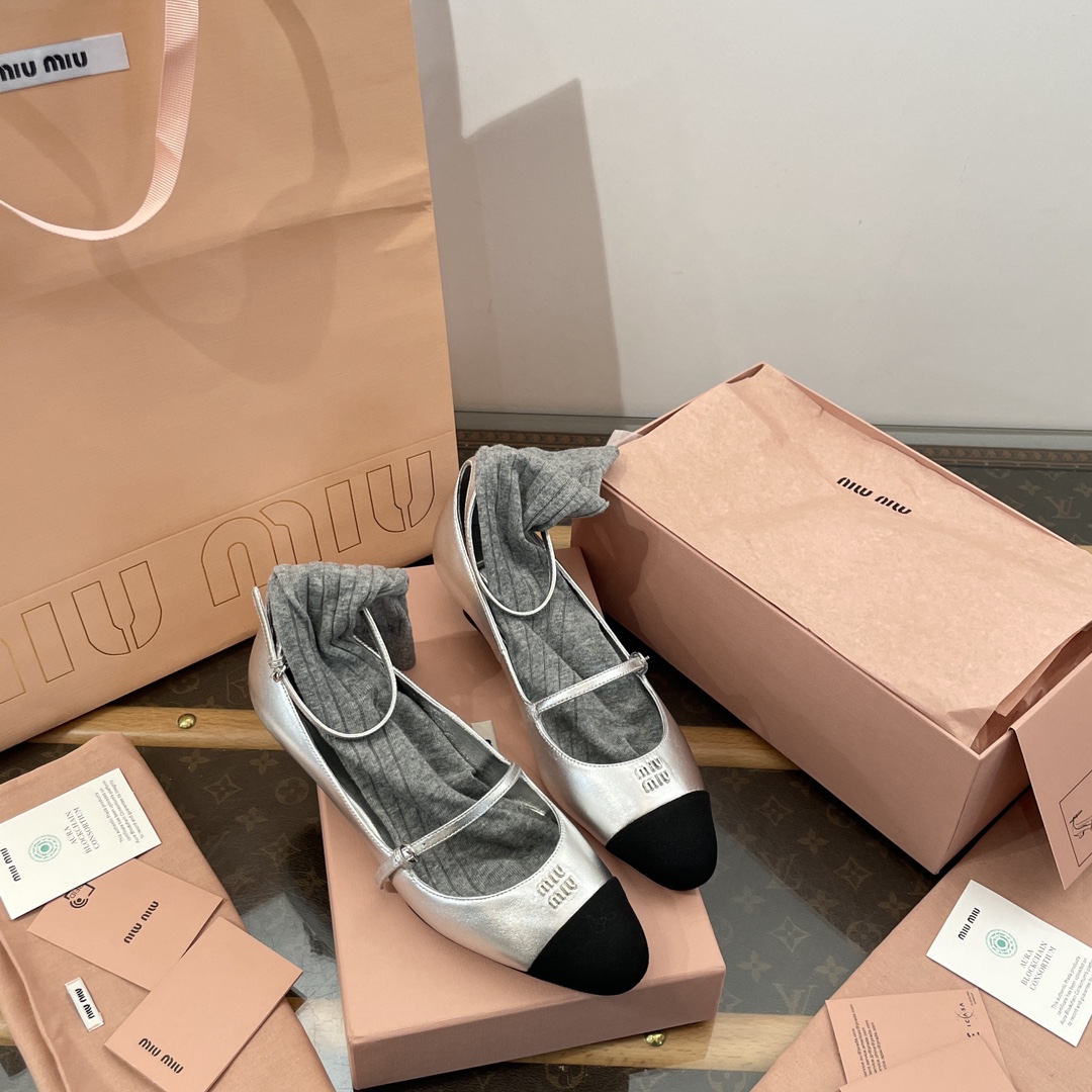 MIU MIU Mary Jane Ballerine Argenté Cuir Bout Noir
