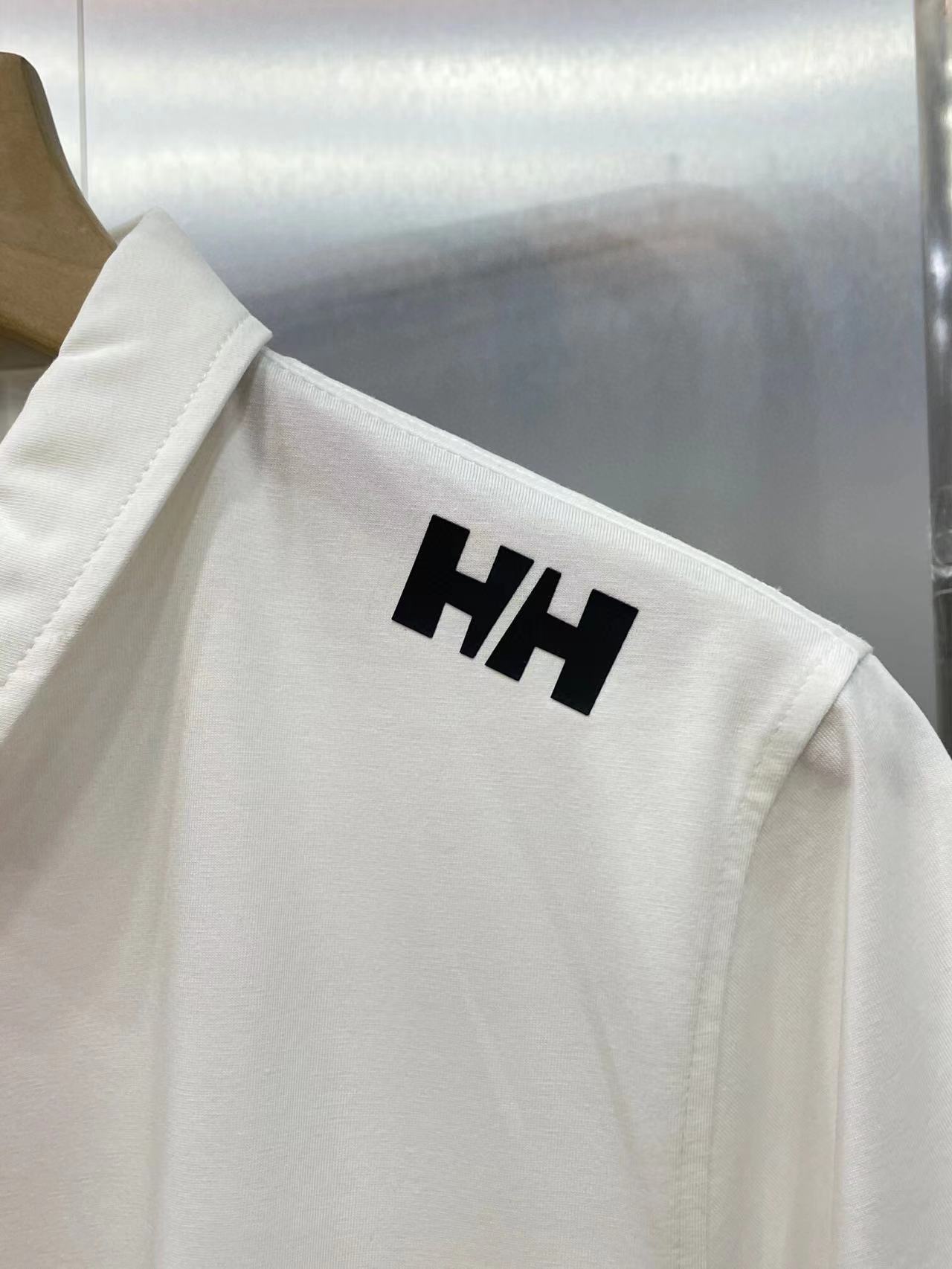 90
HELLY HANSEN海丽汉森H2ESSENTIAL系列24SS纯色硅胶印花字母翻领休闲短袖Polo衫 

原版领标吊牌 处处细节到位用心 
版型与正品一致 上身超有型 原版尺码 
衣橱必备单品 男女同款 

颜色 白色

尺码M-XXL（详见图9）