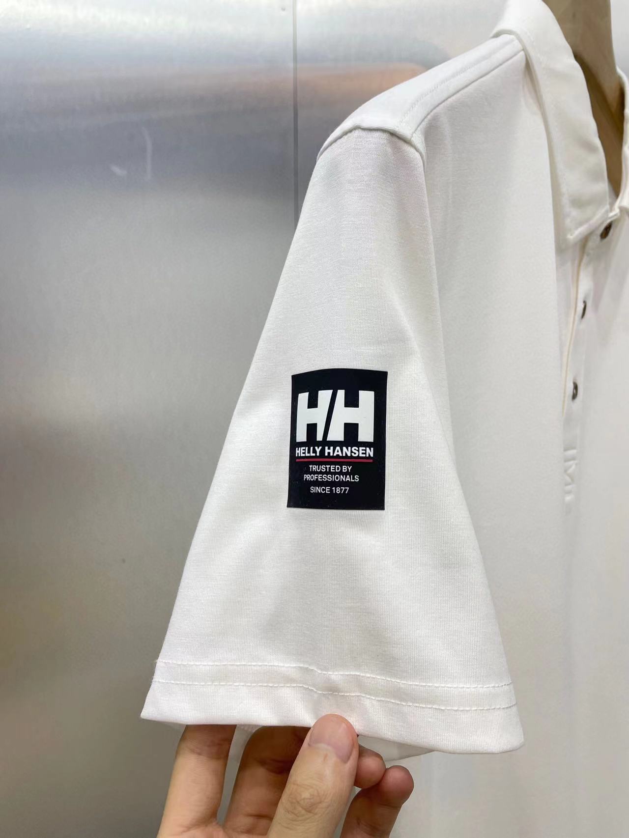90
HELLY HANSEN海丽汉森H2ESSENTIAL系列24SS纯色硅胶印花字母翻领休闲短袖Polo衫 

原版领标吊牌 处处细节到位用心 
版型与正品一致 上身超有型 原版尺码 
衣橱必备单品 男女同款 

颜色 白色

尺码M-XXL（详见图9）