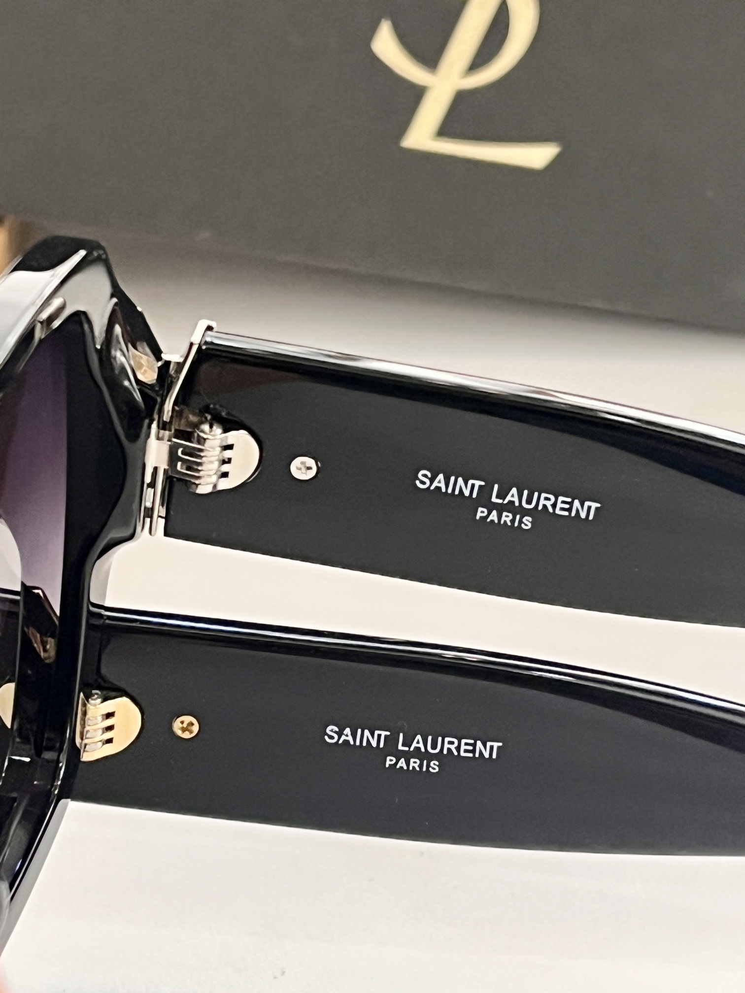  SAINT LAURENL 
YSL徽标
SLM118 
size：63口15-145✔️

