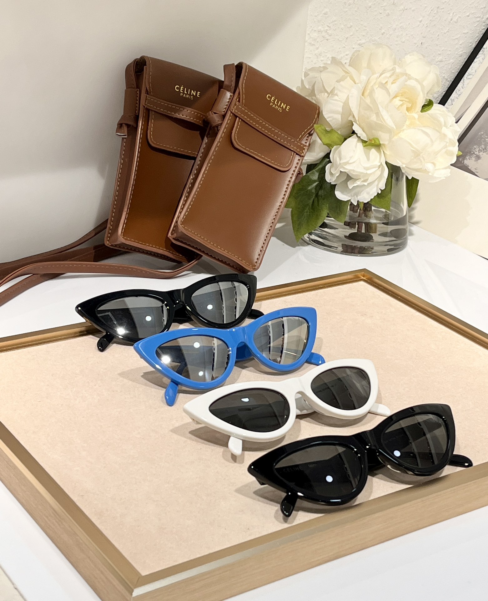  经典
CELINE 
CL40019 
Size ：56-20-145 🌟