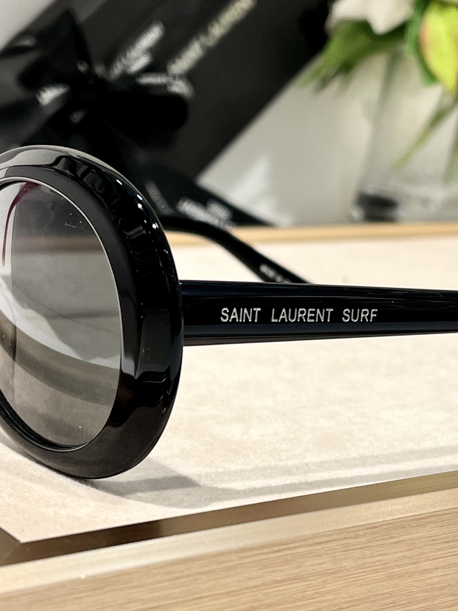  SAINT LAUREN*
YSL98
Size54口21-145
黑色 白色
