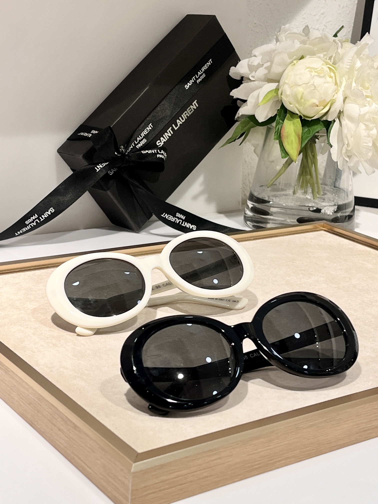  SAINT LAUREN*
YSL98
Size54口21-145
黑色 白色
