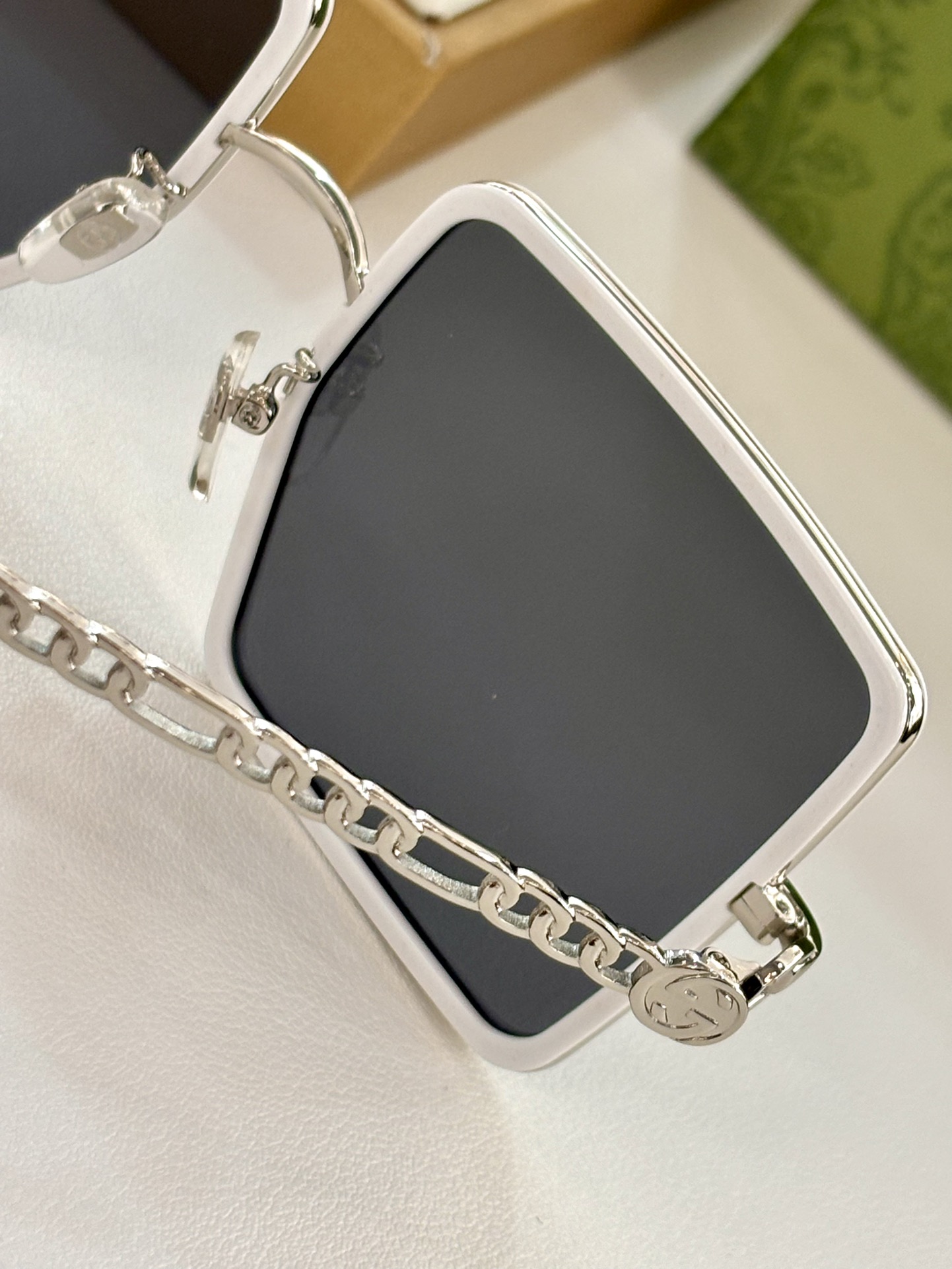 ￼  GUCCI 
MOD：0669S 
size：62-15-140
