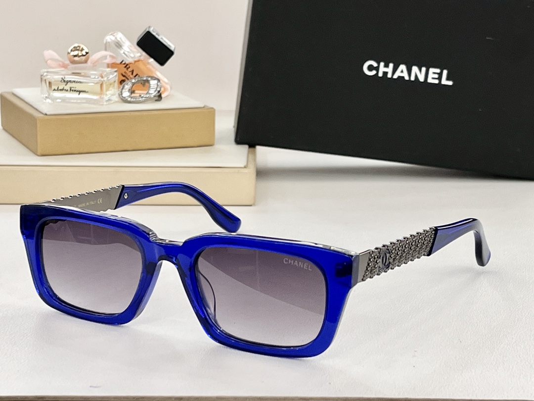  CHANEL 
CH8202
size：52-20-145

