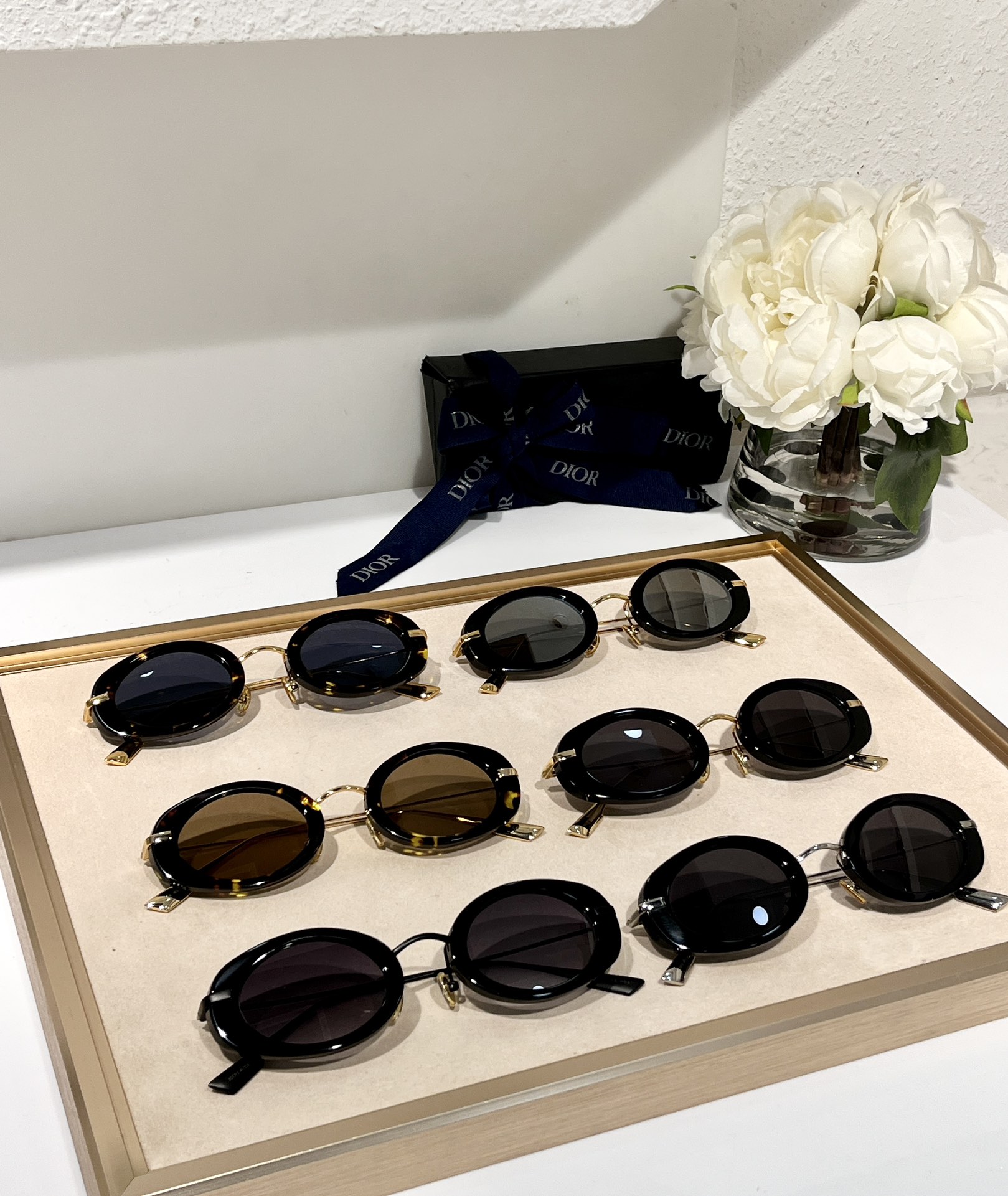  Dior
Mod：HyPnotic2
Size：47-16-145
椭圆窄框
每一付独立编码
跟足原版