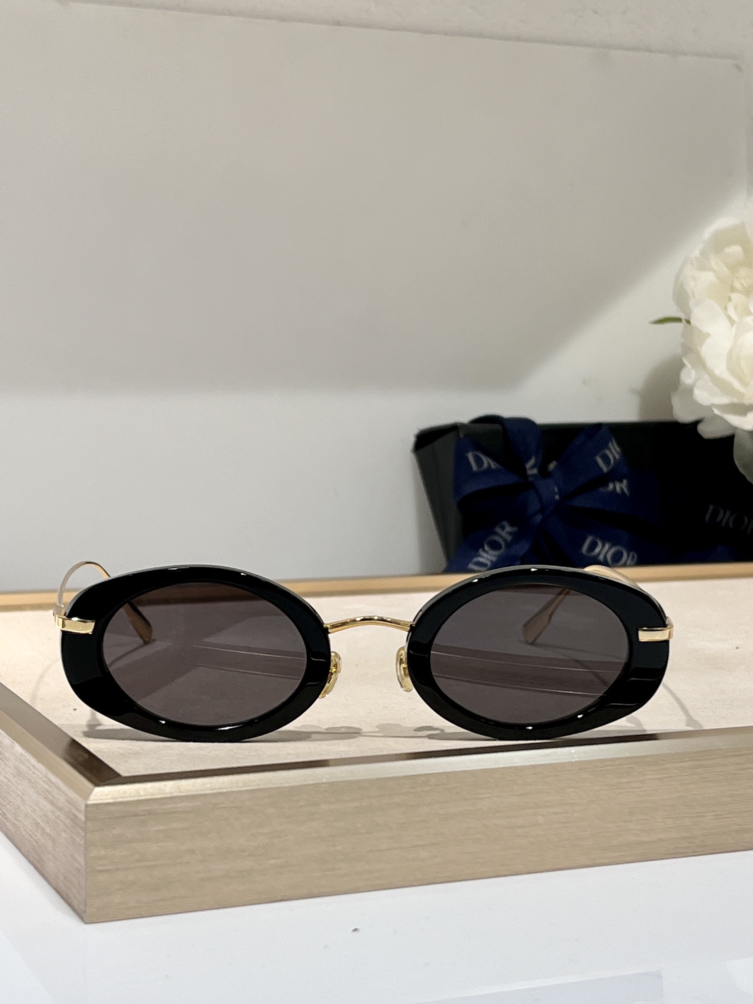  Dior
Mod：HyPnotic2
Size：47-16-145
椭圆窄框
每一付独立编码
跟足原版