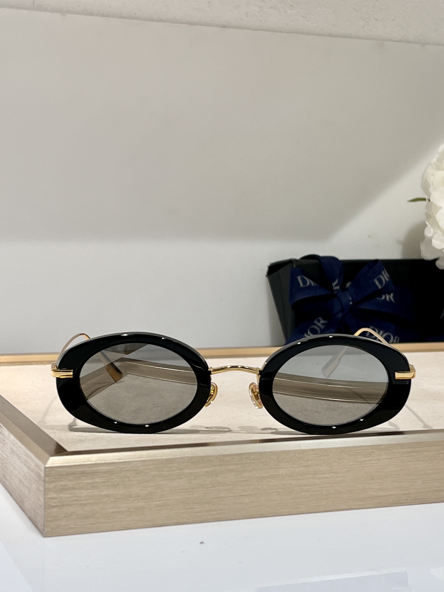  Dior
Mod：HyPnotic2
Size：47-16-145
椭圆窄框
每一付独立编码
跟足原版