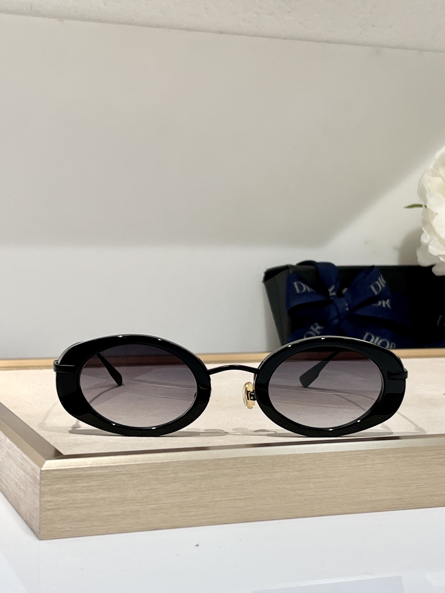  Dior
Mod：HyPnotic2
Size：47-16-145
椭圆窄框
每一付独立编码
跟足原版