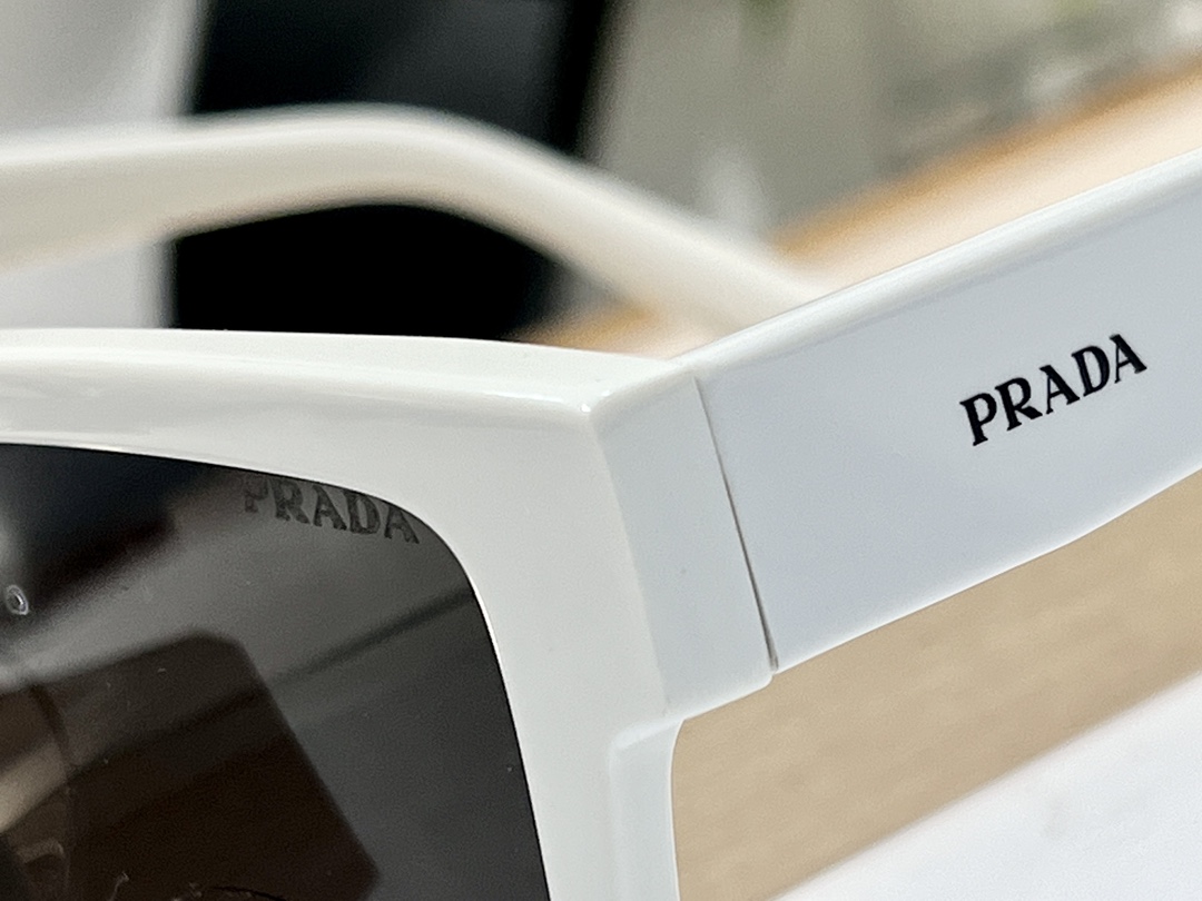  象牙白
PRADA
MODSPR19W
Size52-21–145
